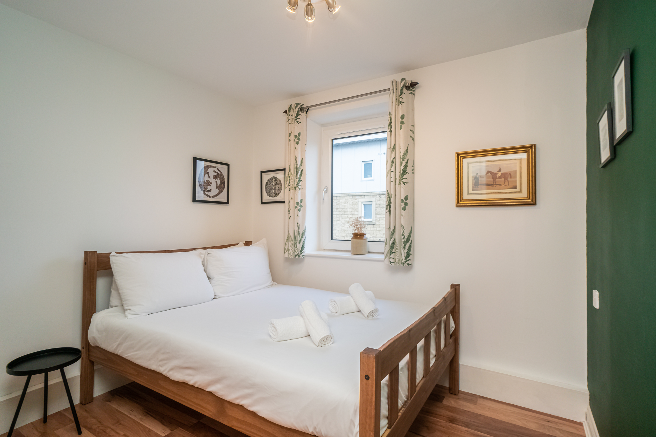 View Charming 2BR w/ Balcony & Free Parking - Pass the Keys in 12/44 Pilrig Heights EH6 5BB Charming 2BR w/ Balcony & Free Parking - Pass the Keys in 12/44 Pilrig Heights EH6 5BB - Property image 5 - VivreStays