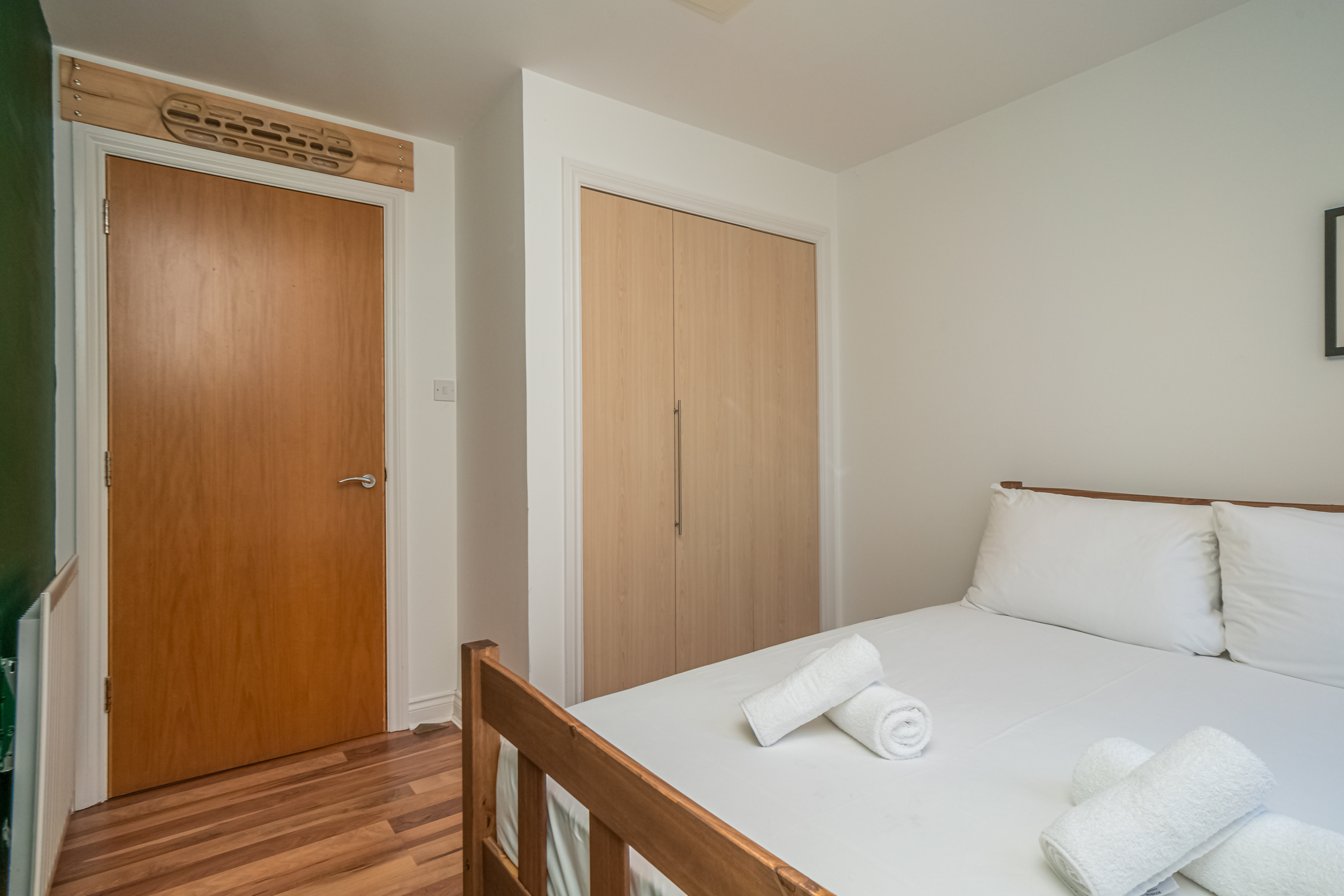 View Charming 2BR w/ Balcony & Free Parking - Pass the Keys in 12/44 Pilrig Heights EH6 5BB Charming 2BR w/ Balcony & Free Parking - Pass the Keys in 12/44 Pilrig Heights EH6 5BB - Property image 13 - VivreStays