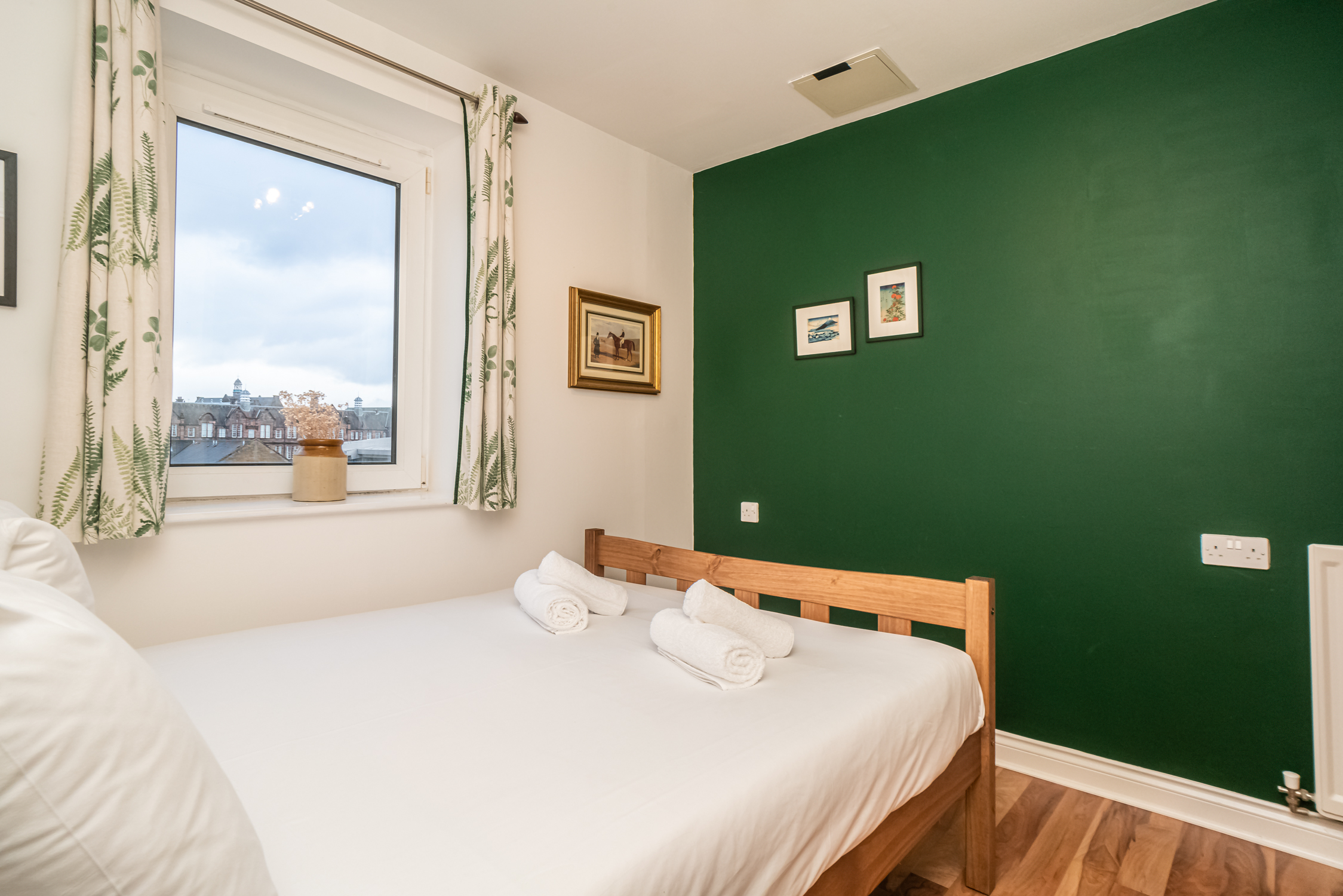 View Charming 2BR w/ Balcony & Free Parking - Pass the Keys in 12/44 Pilrig Heights EH6 5BB Charming 2BR w/ Balcony & Free Parking - Pass the Keys in 12/44 Pilrig Heights EH6 5BB - Property image 28 - VivreStays
