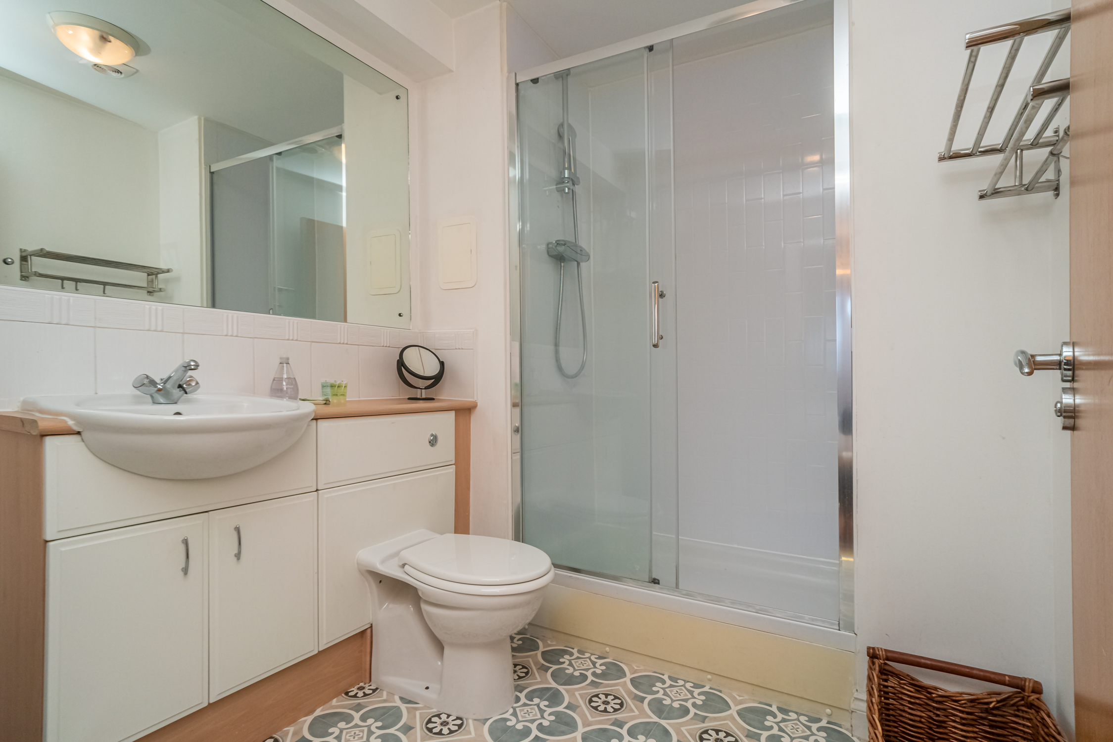 View Charming 2BR w/ Balcony & Free Parking - Pass the Keys in 12/44 Pilrig Heights EH6 5BB Charming 2BR w/ Balcony & Free Parking - Pass the Keys in 12/44 Pilrig Heights EH6 5BB - Property image 22 - VivreStays