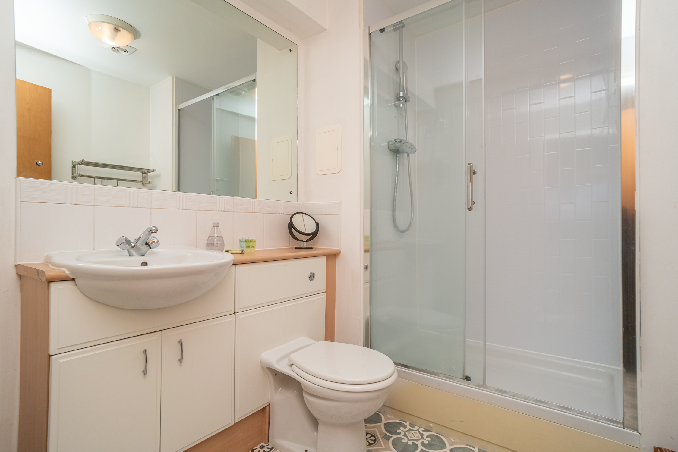 View Charming 2BR w/ Balcony & Free Parking - Pass the Keys in 12/44 Pilrig Heights EH6 5BB Charming 2BR w/ Balcony & Free Parking - Pass the Keys in 12/44 Pilrig Heights EH6 5BB - Property image 21 - VivreStays