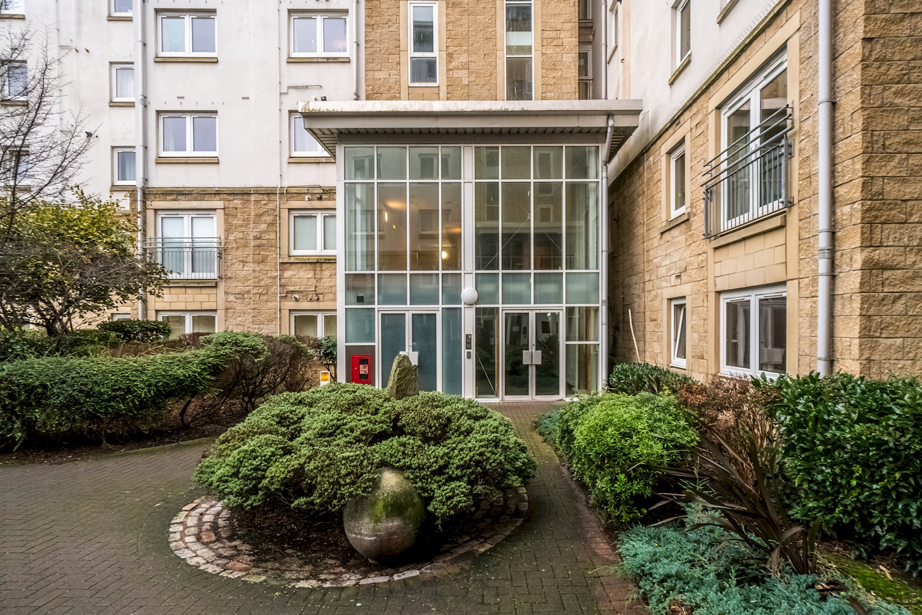 View Charming 2BR w/ Balcony & Free Parking - Pass the Keys in 12/44 Pilrig Heights EH6 5BB Charming 2BR w/ Balcony & Free Parking - Pass the Keys in 12/44 Pilrig Heights EH6 5BB - Property image 27 - VivreStays