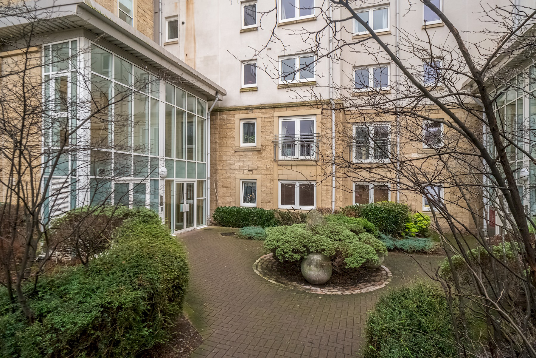 View Charming 2BR w/ Balcony & Free Parking - Pass the Keys in 12/44 Pilrig Heights EH6 5BB Charming 2BR w/ Balcony & Free Parking - Pass the Keys in 12/44 Pilrig Heights EH6 5BB - Property image 26 - VivreStays