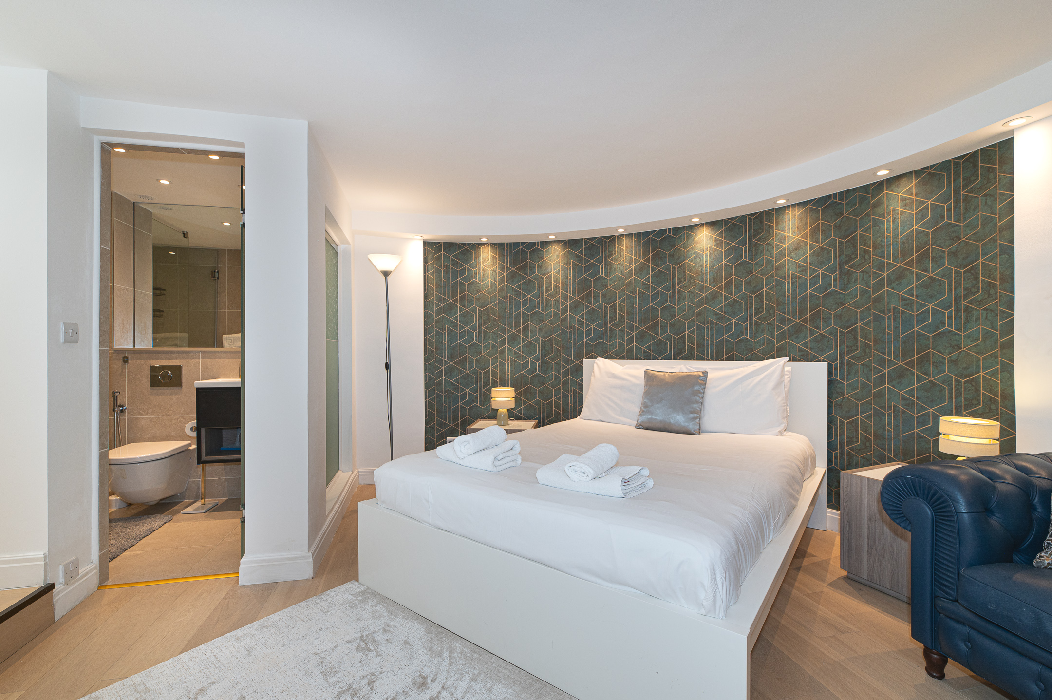 Modern Split-Level flat, South Kensington, London - Pass the Keys in 81 Princes Gate Mews SW7 2PD - Property image 5 - VivreStays
