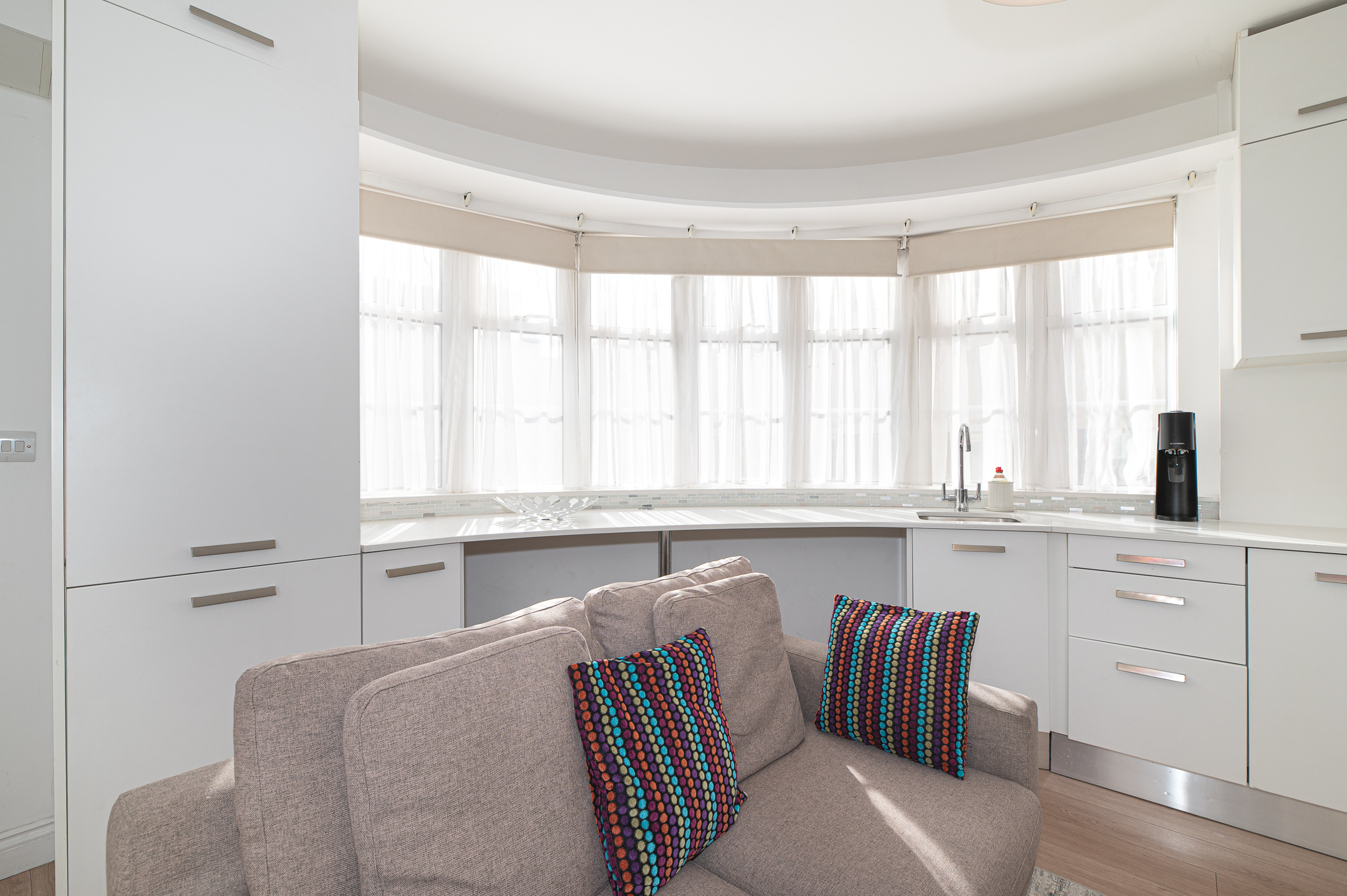 Modern Split-Level flat, South Kensington, London - Pass the Keys in 81 Princes Gate Mews SW7 2PD - Property image 7 - VivreStays