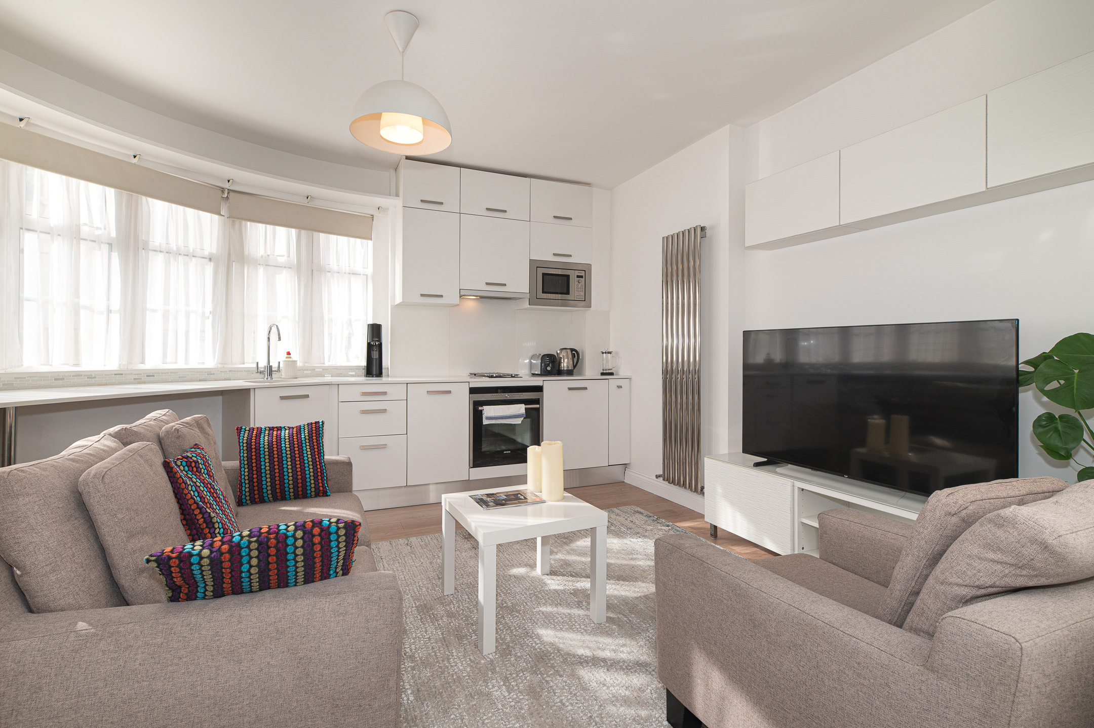 Modern Split-Level flat, South Kensington, London - Pass the Keys in 81 Princes Gate Mews SW7 2PD - Property image 8 - VivreStays