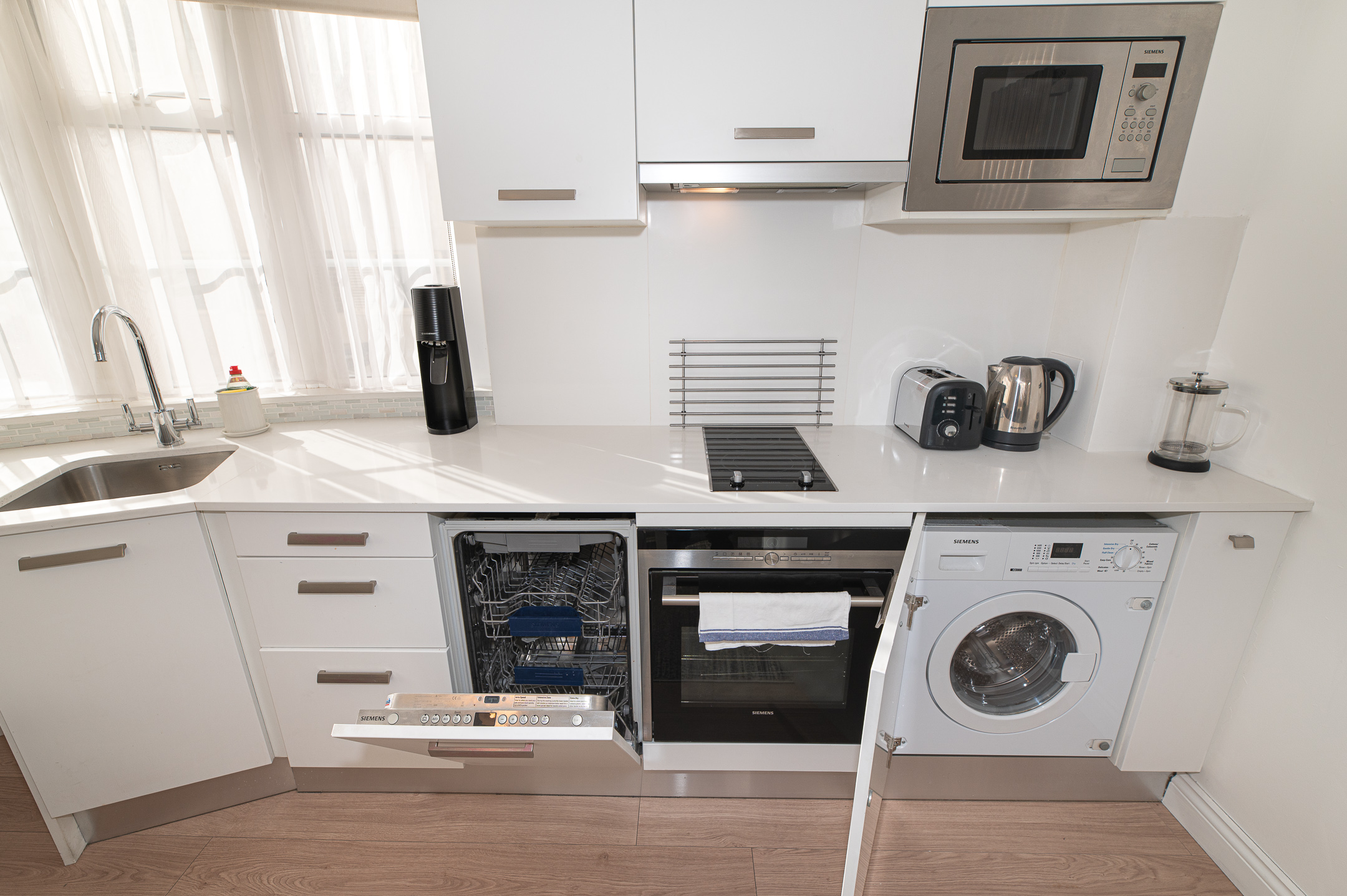 Modern Split-Level flat, South Kensington, London - Pass the Keys in 81 Princes Gate Mews SW7 2PD - Property image 9 - VivreStays