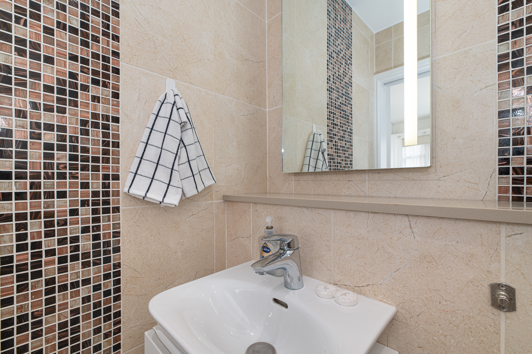 Modern Split-Level flat, South Kensington, London - Pass the Keys in 81 Princes Gate Mews SW7 2PD - Property image 17 - VivreStays