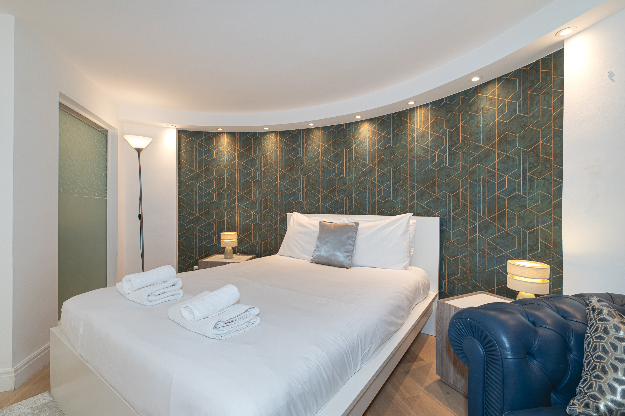 Modern Split-Level flat, South Kensington, London - Pass the Keys in 81 Princes Gate Mews SW7 2PD - Property image 19 - VivreStays