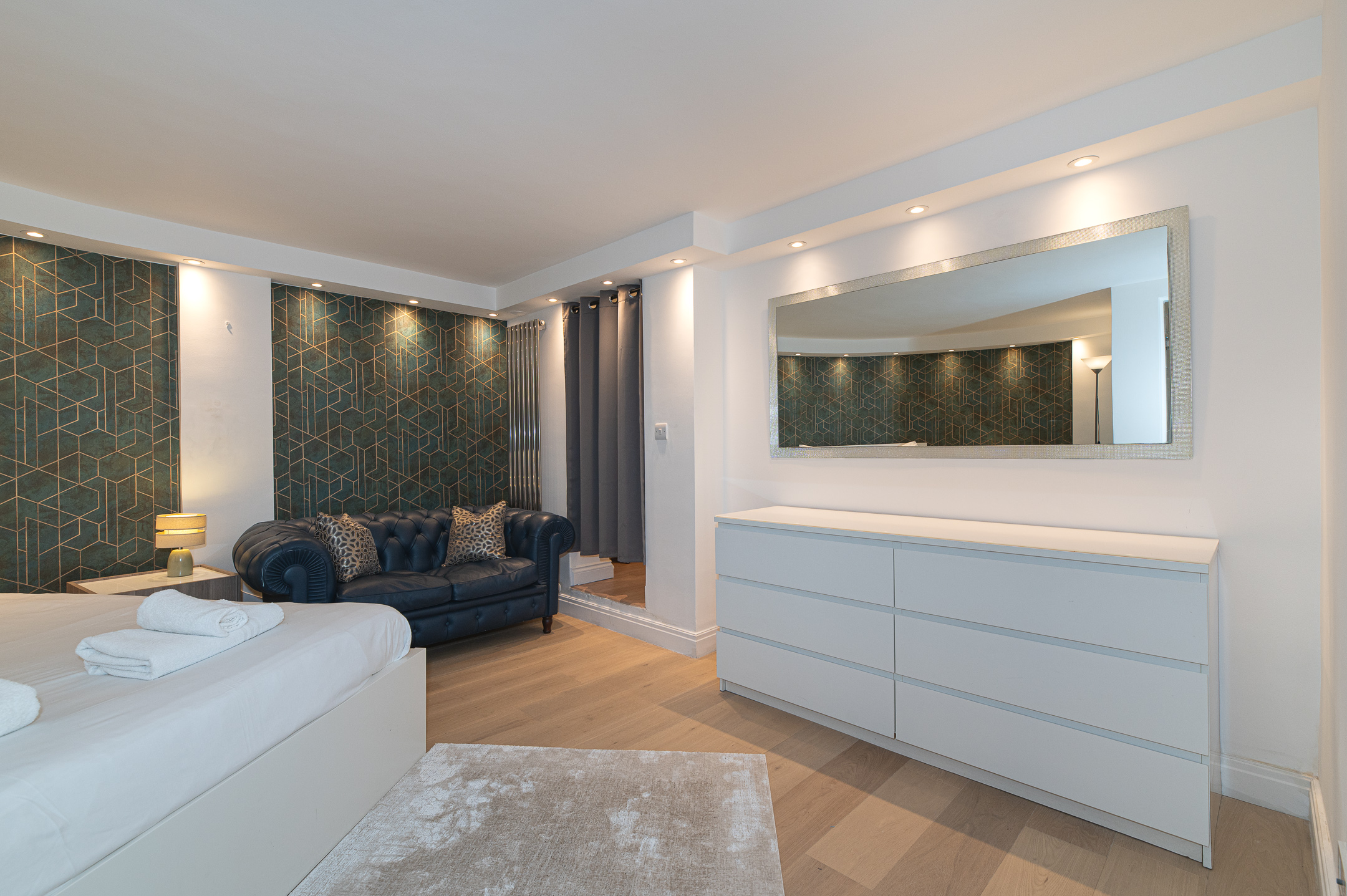 Modern Split-Level flat, South Kensington, London - Pass the Keys in 81 Princes Gate Mews SW7 2PD - Property image 20 - VivreStays