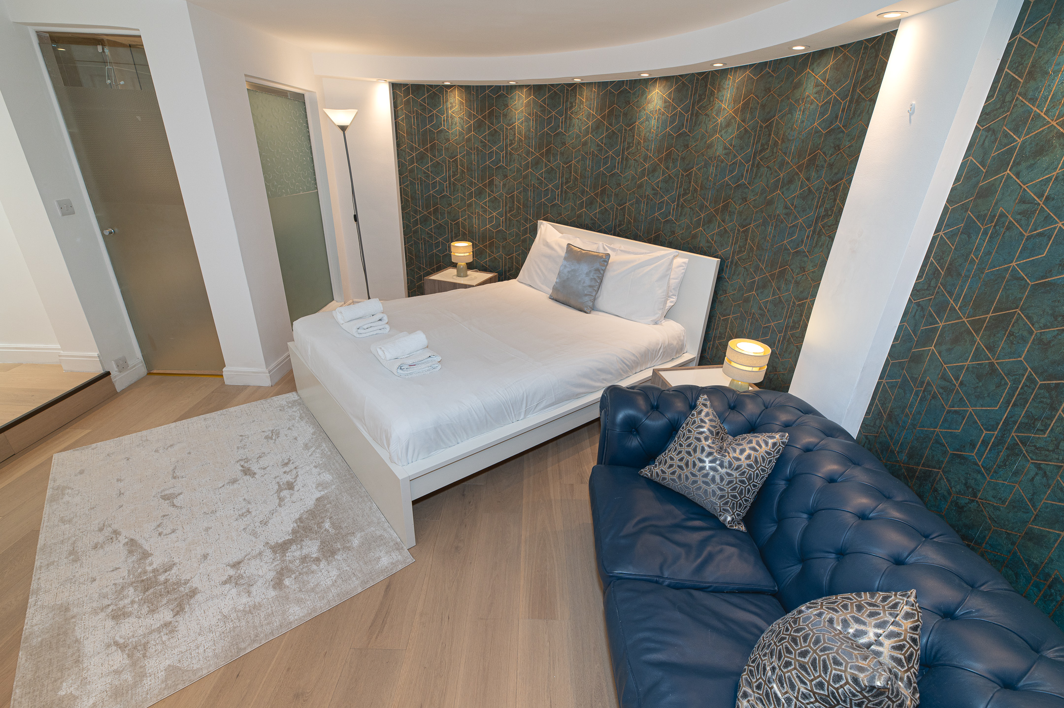 Modern Split-Level flat, South Kensington, London - Pass the Keys in 81 Princes Gate Mews SW7 2PD - Property image 24 - VivreStays