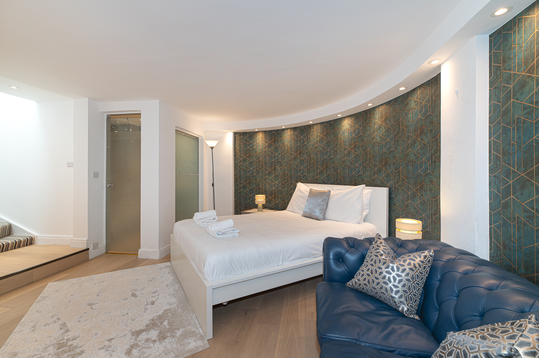 Modern Split-Level flat, South Kensington, London - Pass the Keys in 81 Princes Gate Mews SW7 2PD - Property image 26 - VivreStays