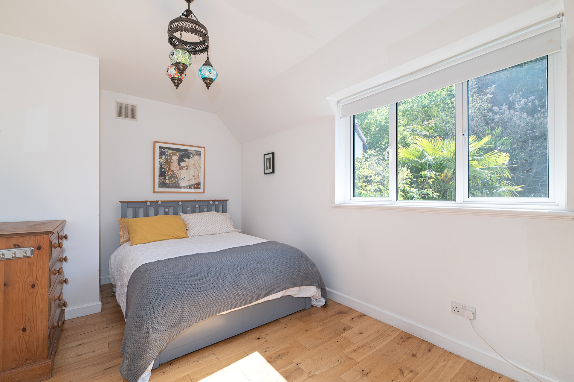 Stunning South London Home with Rare Garden Oasis - Pass the Keys in 5 Dulwich Wood Avenue, SE19 1HB - Property image 5 - VivreStays