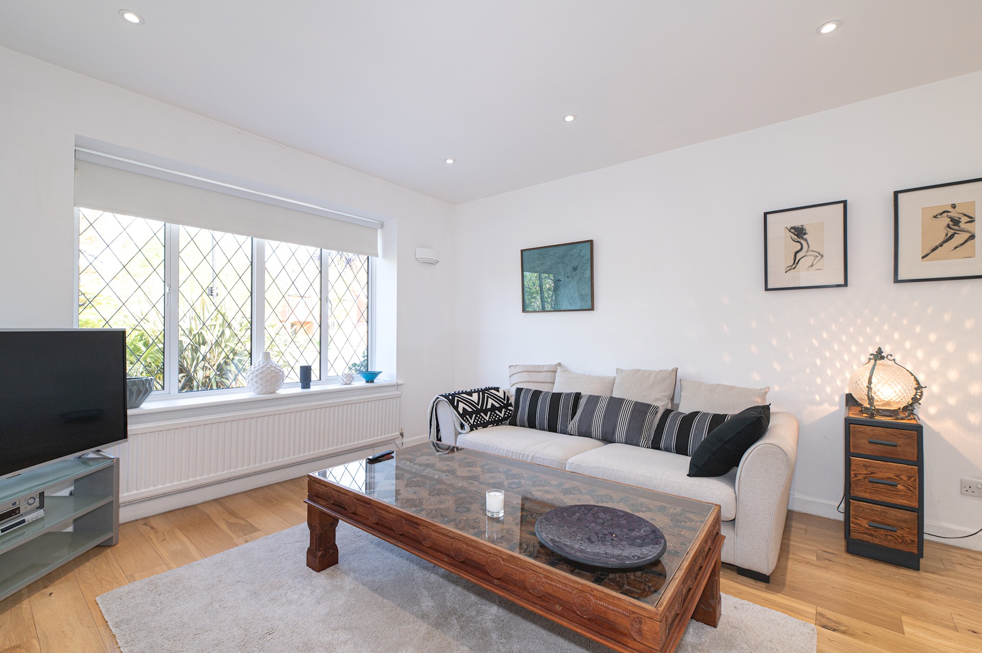 Stunning South London Home with Rare Garden Oasis - Pass the Keys in 5 Dulwich Wood Avenue, SE19 1HB - Property image 10 - VivreStays