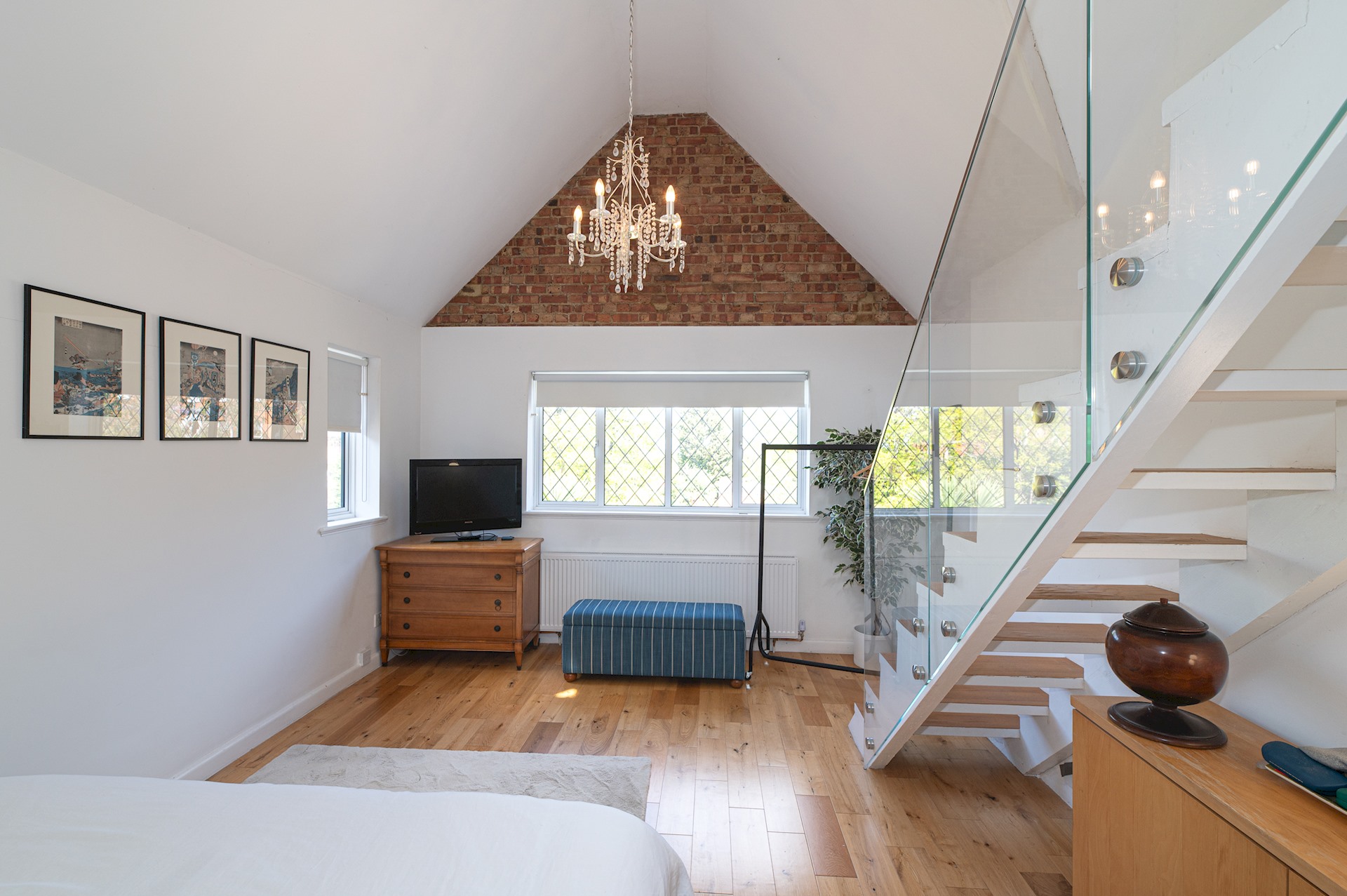 Stunning South London Home with Rare Garden Oasis - Pass the Keys in 5 Dulwich Wood Avenue, SE19 1HB - Property image 25 - VivreStays