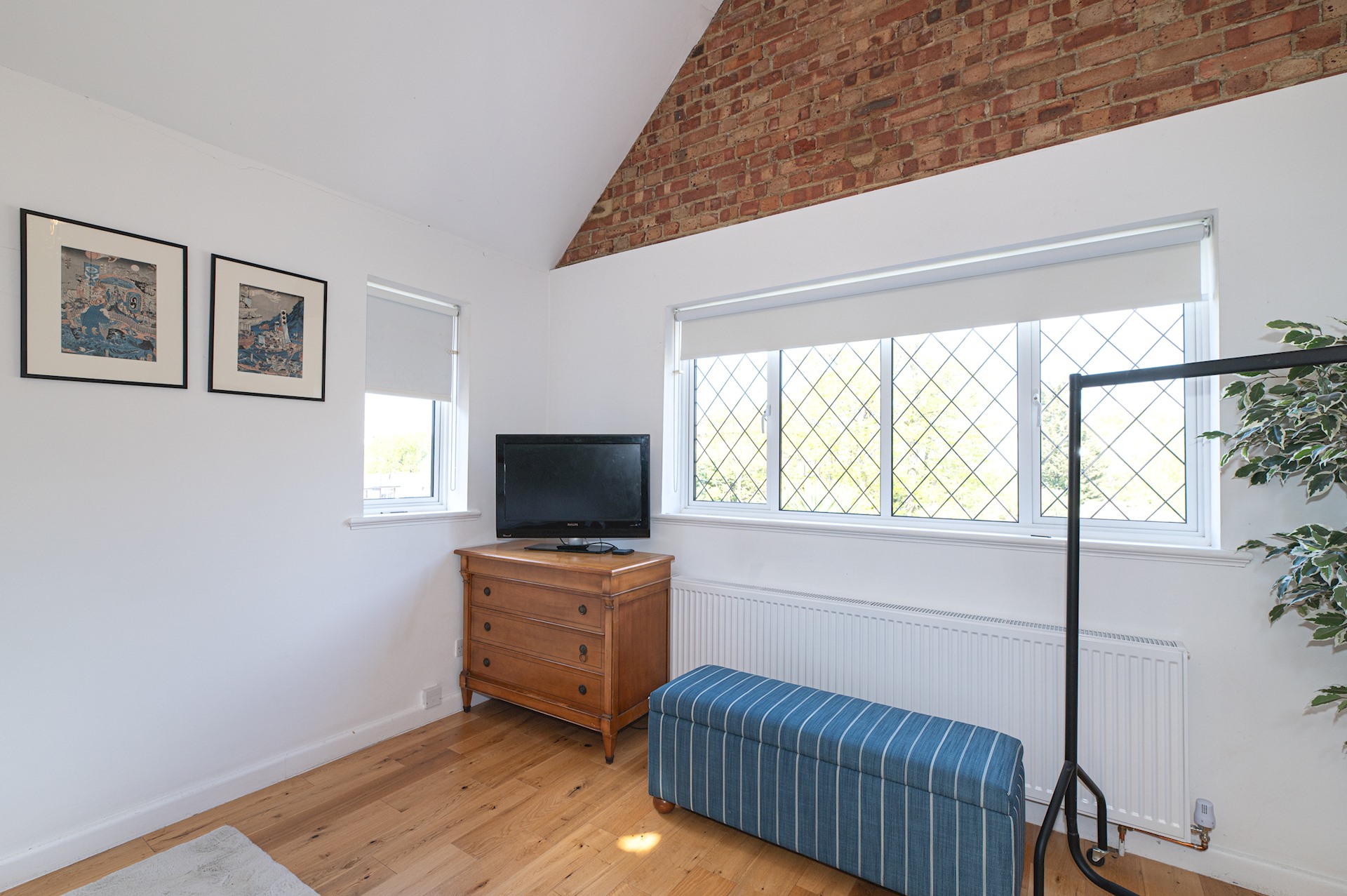 Stunning South London Home with Rare Garden Oasis - Pass the Keys in 5 Dulwich Wood Avenue, SE19 1HB - Property image 26 - VivreStays