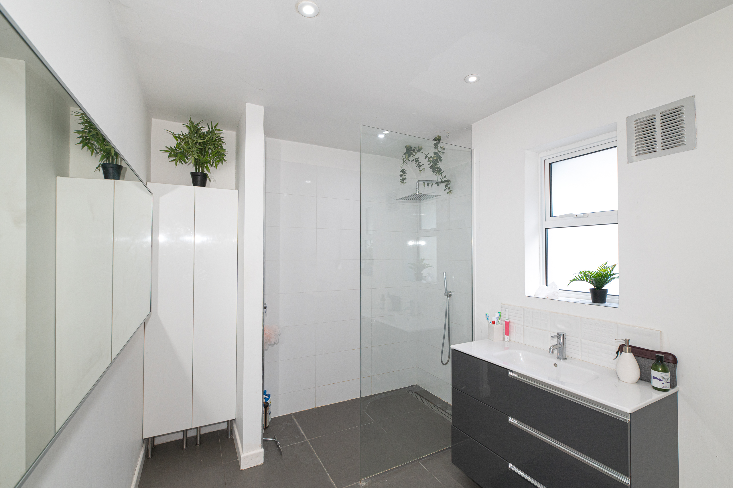 Stunning South London Home with Rare Garden Oasis - Pass the Keys in 5 Dulwich Wood Avenue, SE19 1HB - Property image 37 - VivreStays