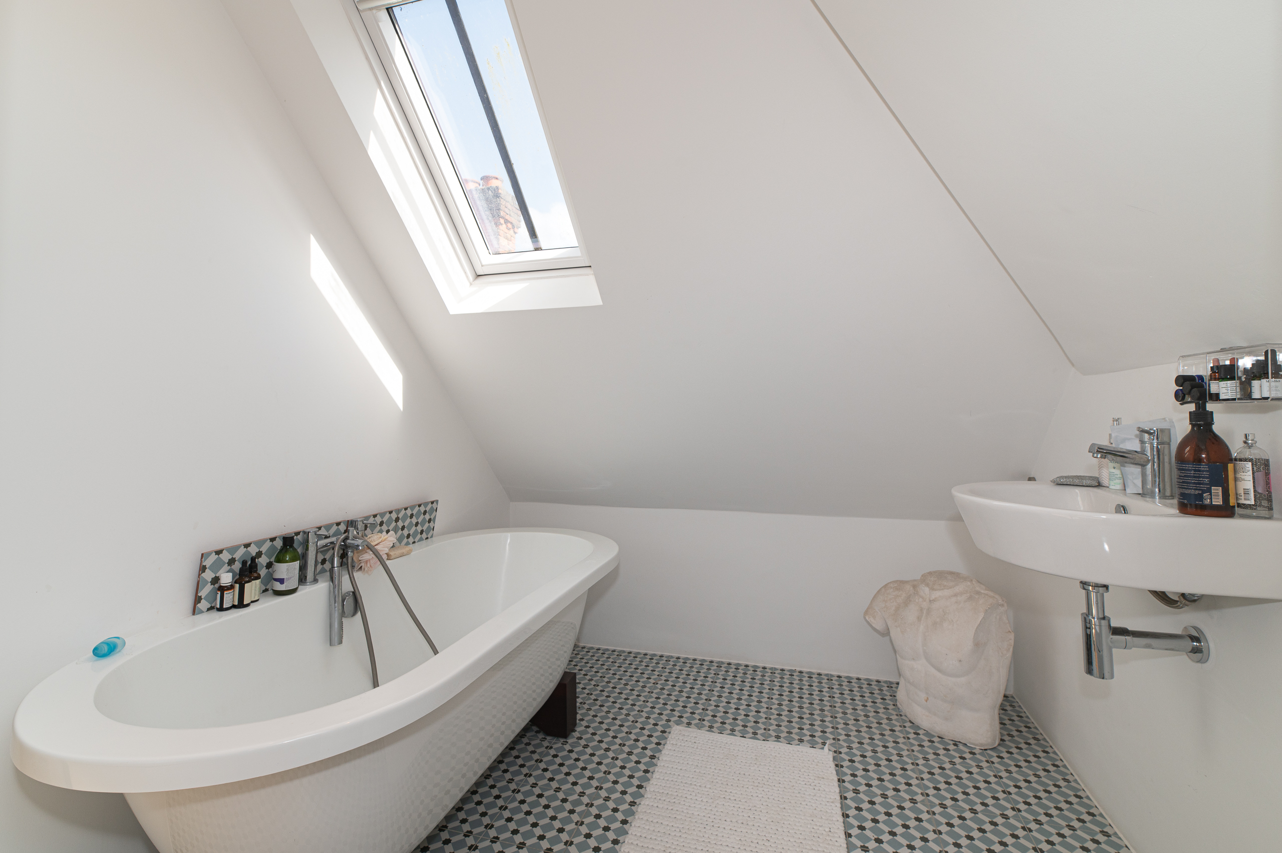 Stunning South London Home with Rare Garden Oasis - Pass the Keys in 5 Dulwich Wood Avenue, SE19 1HB - Property image 44 - VivreStays