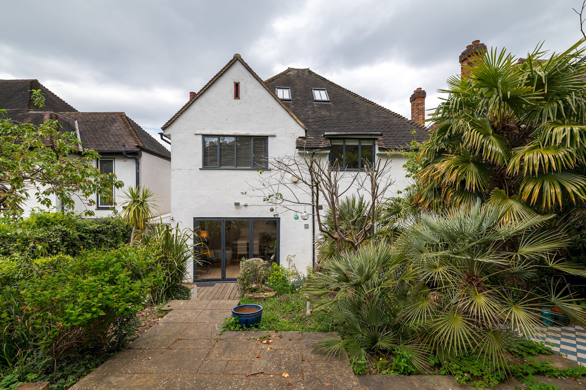 Stunning South London Home with Rare Garden Oasis - Pass the Keys in 5 Dulwich Wood Avenue, SE19 1HB - Property image 50 - VivreStays