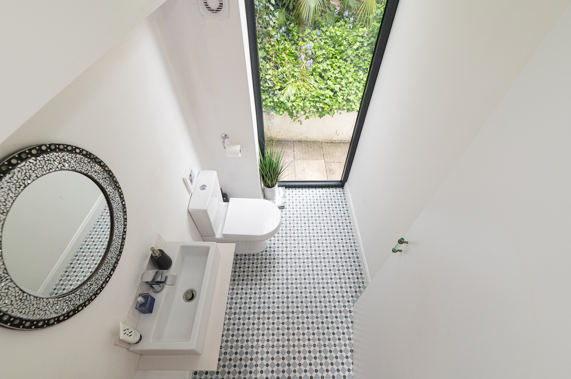 Stunning South London Home with Rare Garden Oasis - Pass the Keys in 5 Dulwich Wood Avenue, SE19 1HB - Property image 67 - VivreStays