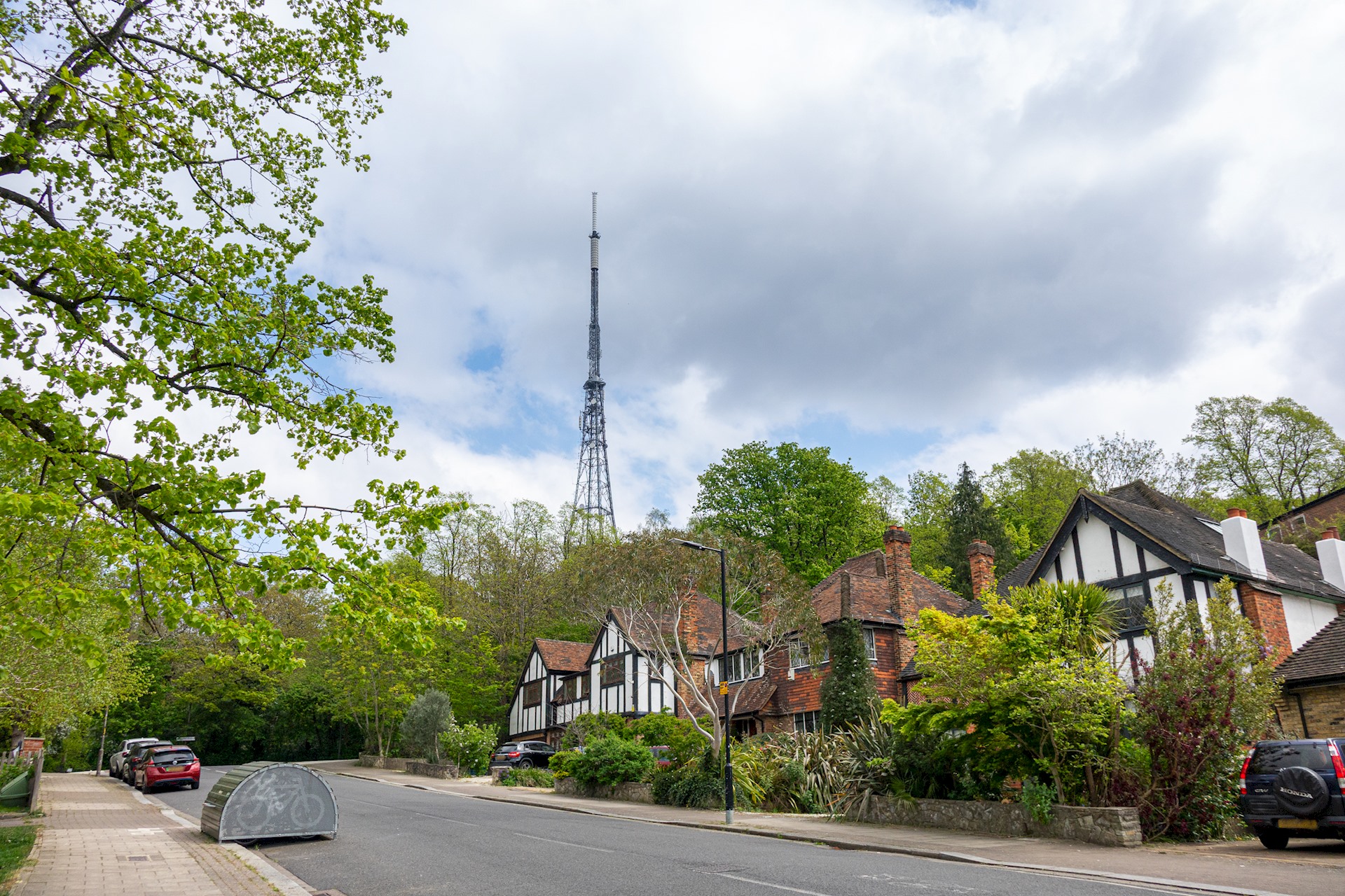 Stunning South London Home with Rare Garden Oasis - Pass the Keys in 5 Dulwich Wood Avenue, SE19 1HB - Property image 69 - VivreStays