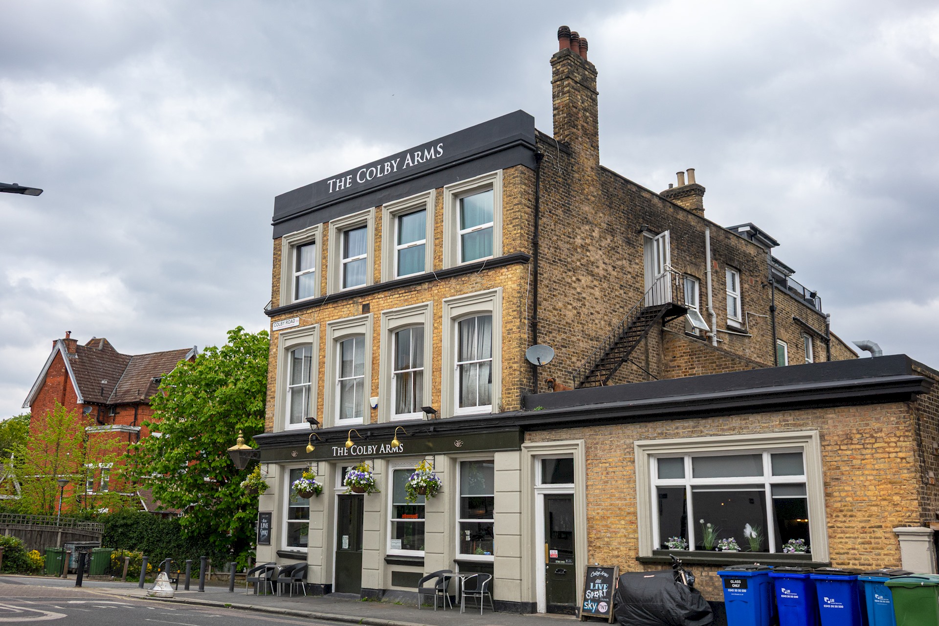 Stunning South London Home with Rare Garden Oasis - Pass the Keys in 5 Dulwich Wood Avenue, SE19 1HB - Property image 73 - VivreStays