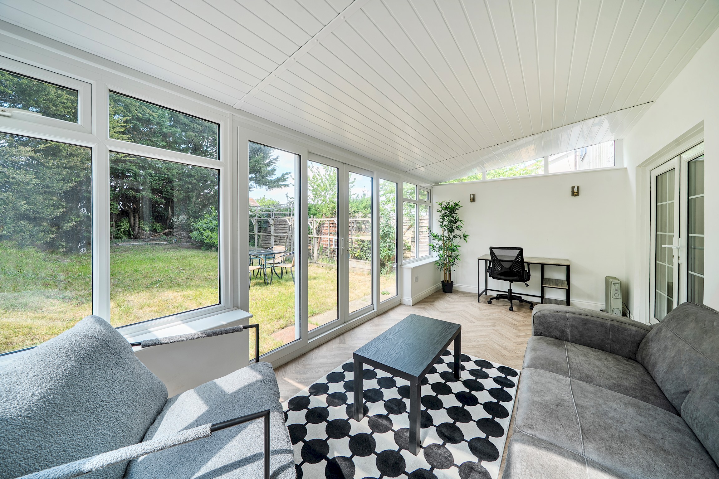 View Homely 5 Bed inc. 2 x Parking + Garden - Oxford - Pass the Keys in 11 Cranley Road, Headington OX3 8BP Homely 5 Bed inc. 2 x Parking + Garden - Oxford - Pass the Keys in 11 Cranley Road, Headington OX3 8BP - Property image 3 - VivreStays