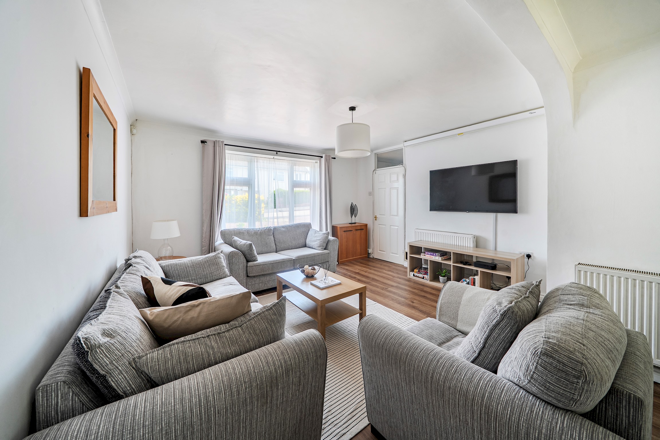 View Homely 5 Bed inc. 2 x Parking + Garden - Oxford - Pass the Keys in 11 Cranley Road, Headington OX3 8BP Homely 5 Bed inc. 2 x Parking + Garden - Oxford - Pass the Keys in 11 Cranley Road, Headington OX3 8BP - Property image 2 - VivreStays