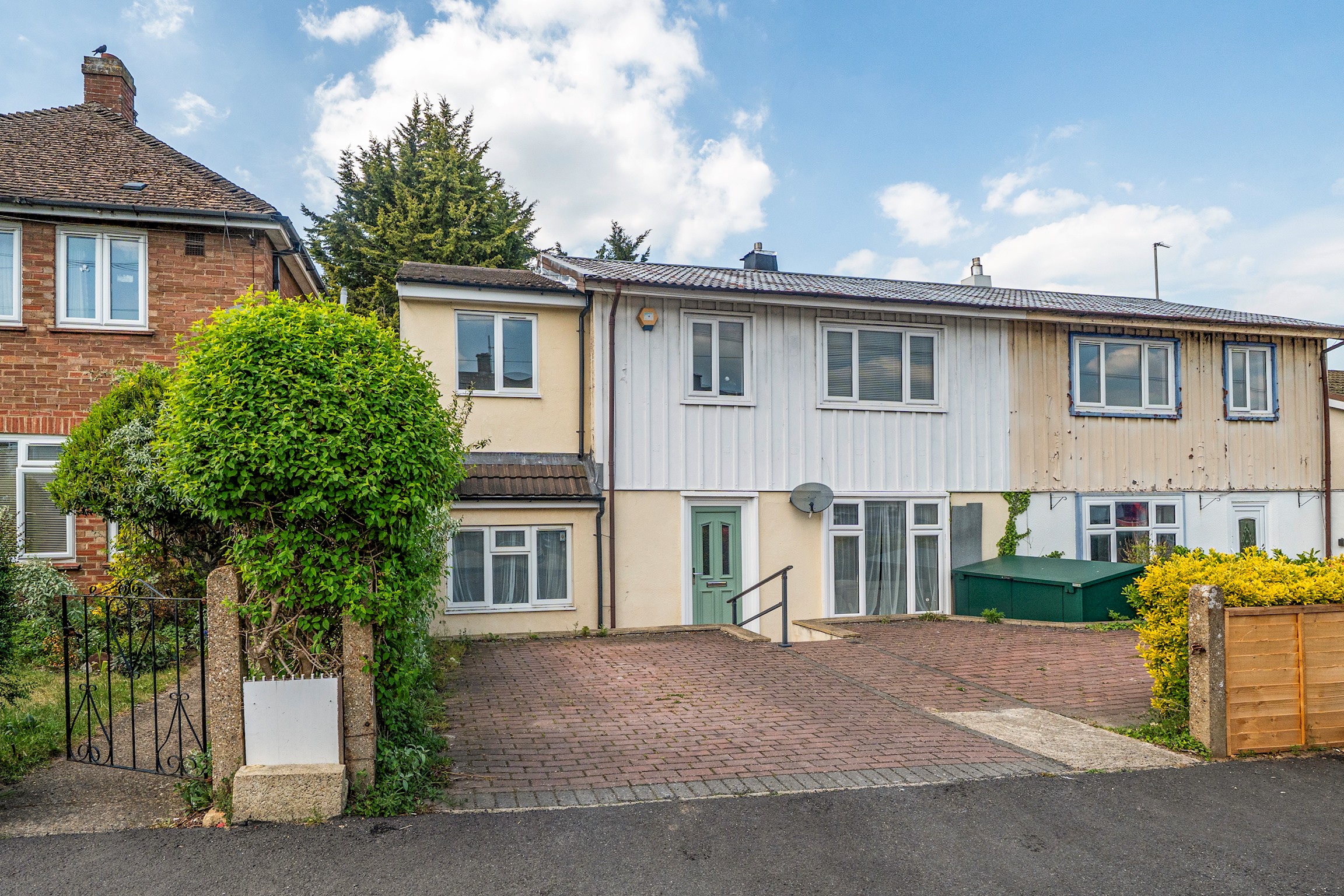 View Homely 5 Bed inc. 2 x Parking + Garden - Oxford - Pass the Keys in 11 Cranley Road, Headington OX3 8BP Homely 5 Bed inc. 2 x Parking + Garden - Oxford - Pass the Keys in 11 Cranley Road, Headington OX3 8BP - Property image 8 - VivreStays