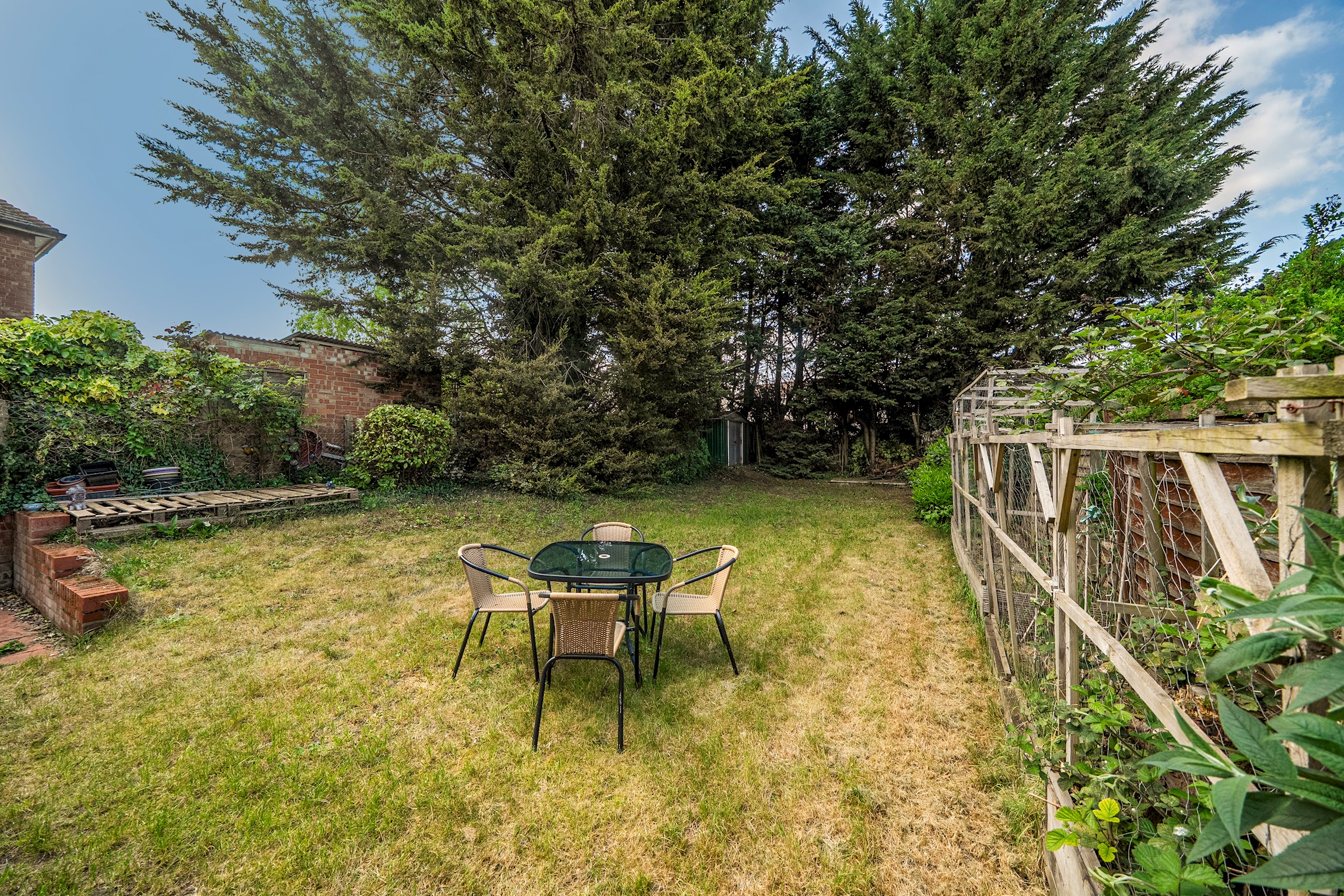 View Homely 5 Bed inc. 2 x Parking + Garden - Oxford - Pass the Keys in 11 Cranley Road, Headington OX3 8BP Homely 5 Bed inc. 2 x Parking + Garden - Oxford - Pass the Keys in 11 Cranley Road, Headington OX3 8BP - Property image 11 - VivreStays