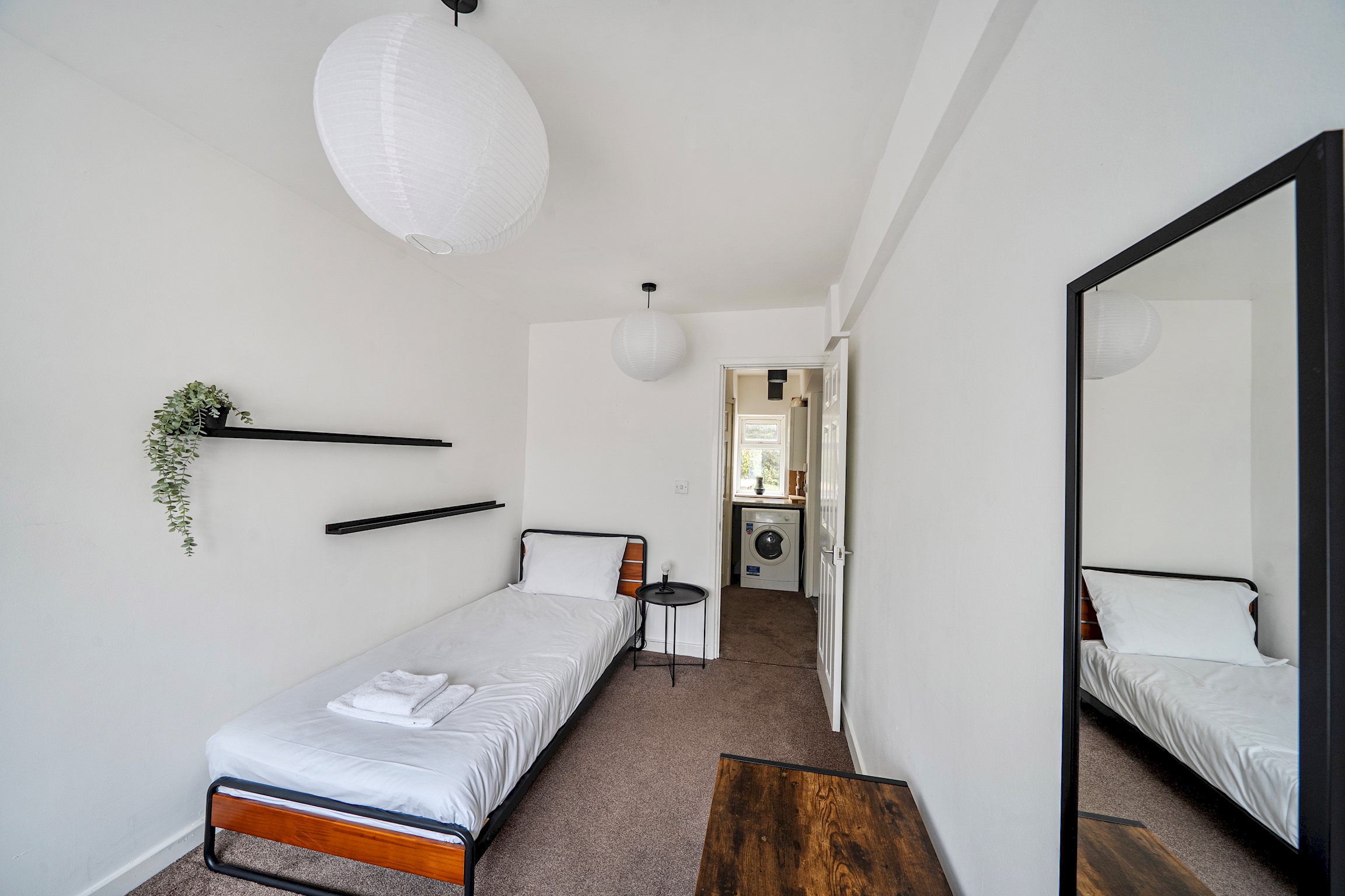 View Homely 5 Bed inc. 2 x Parking + Garden - Oxford - Pass the Keys in 11 Cranley Road, Headington OX3 8BP Homely 5 Bed inc. 2 x Parking + Garden - Oxford - Pass the Keys in 11 Cranley Road, Headington OX3 8BP - Property image 12 - VivreStays