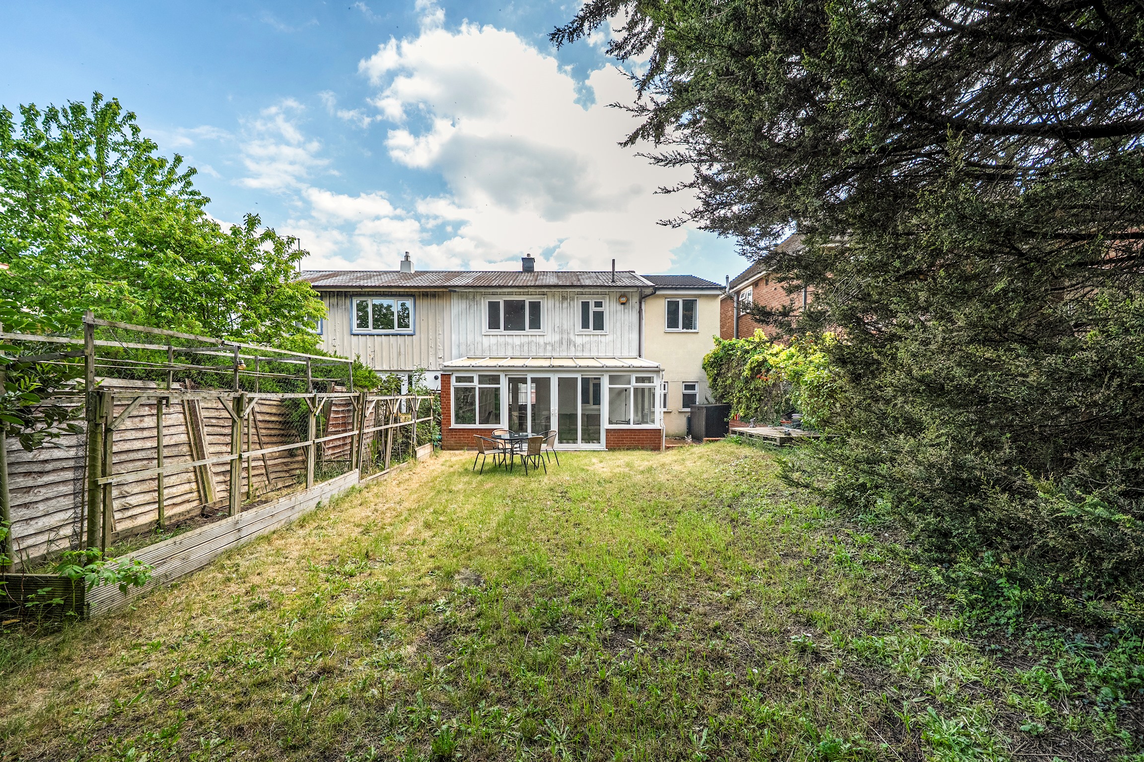 View Homely 5 Bed inc. 2 x Parking + Garden - Oxford - Pass the Keys in 11 Cranley Road, Headington OX3 8BP Homely 5 Bed inc. 2 x Parking + Garden - Oxford - Pass the Keys in 11 Cranley Road, Headington OX3 8BP - Property image 13 - VivreStays
