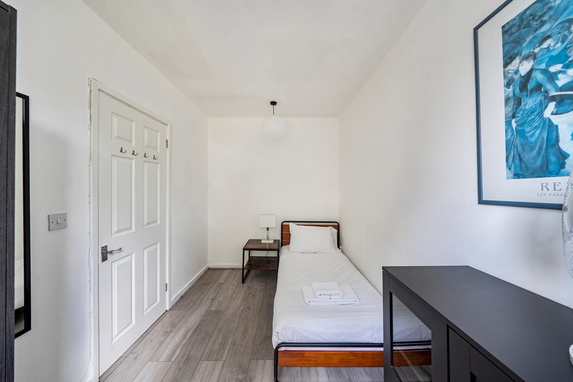View Homely 5 Bed inc. 2 x Parking + Garden - Oxford - Pass the Keys in 11 Cranley Road, Headington OX3 8BP Homely 5 Bed inc. 2 x Parking + Garden - Oxford - Pass the Keys in 11 Cranley Road, Headington OX3 8BP - Property image 18 - VivreStays