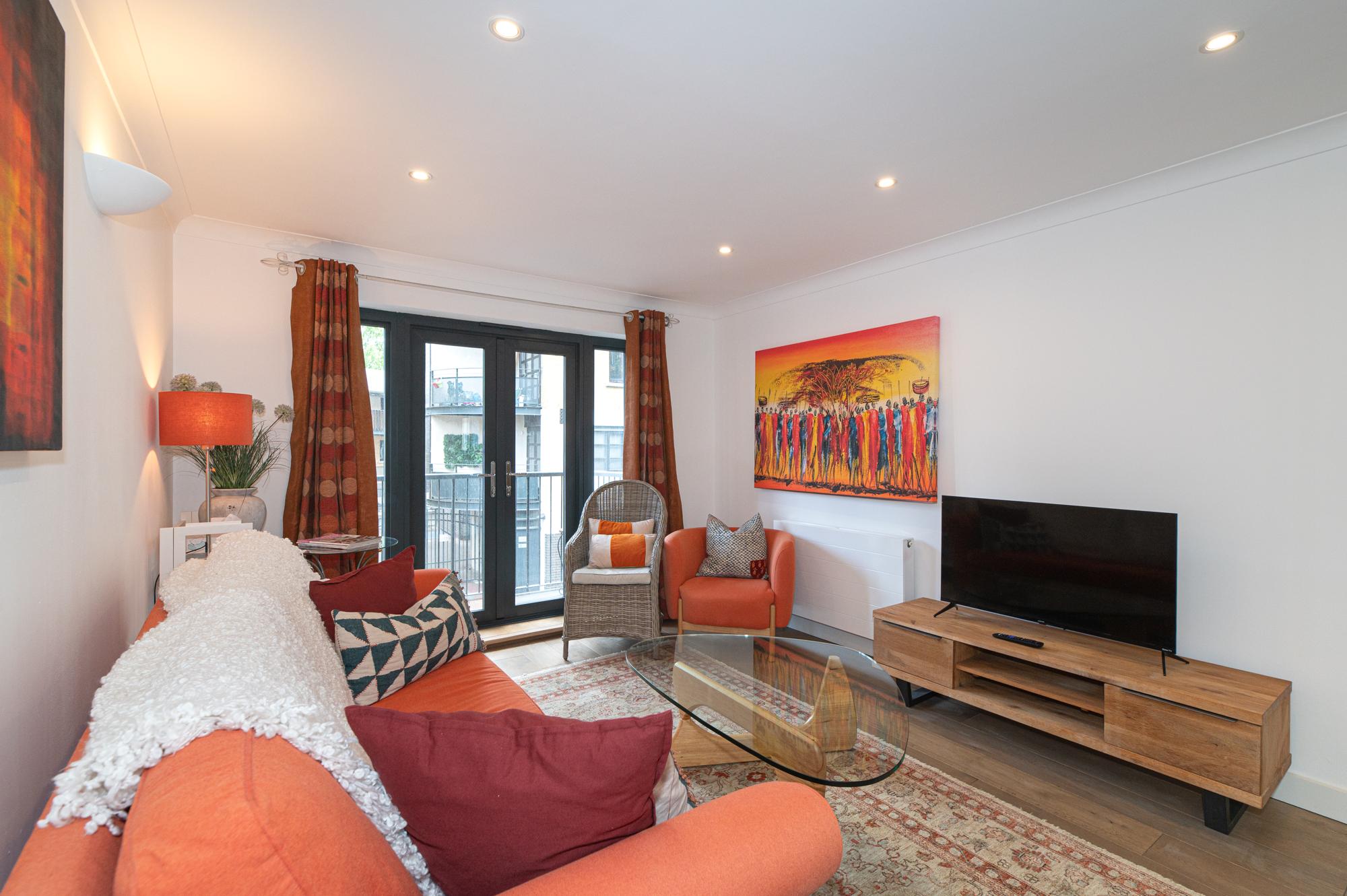 View Stylish Dockside Flat Near Tower Bridge - Pass the Keys in Flat 3A, 5 Wolseley Street SE1 2BP Stylish Dockside Flat Near Tower Bridge - Pass the Keys in Flat 3A, 5 Wolseley Street SE1 2BP - Property image 11 - VivreStays