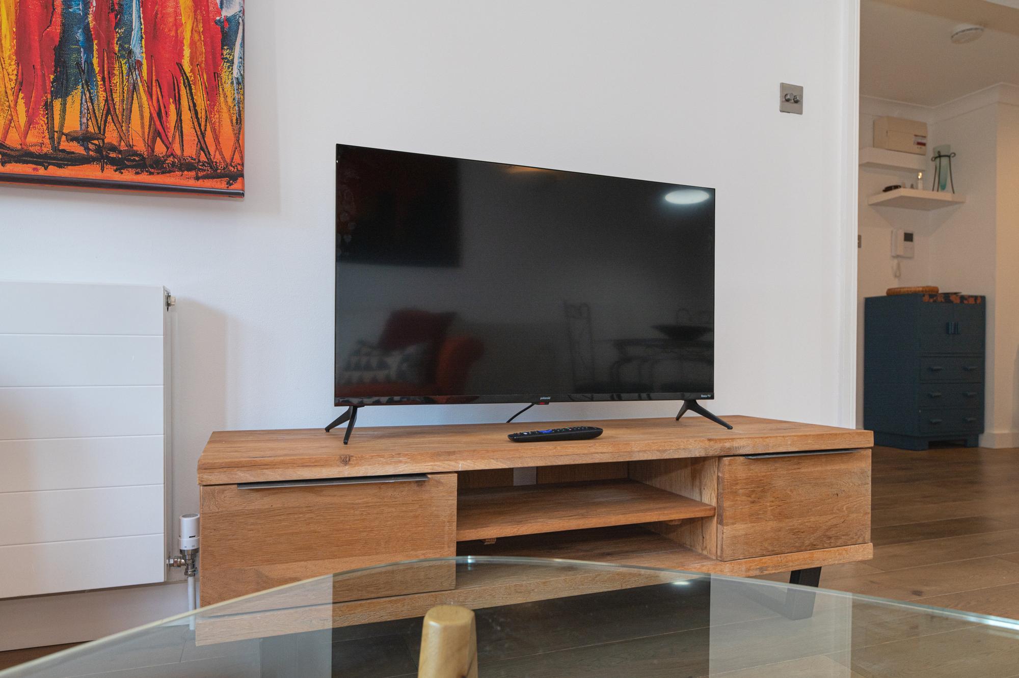 View Stylish Dockside Flat Near Tower Bridge - Pass the Keys in Flat 3A, 5 Wolseley Street SE1 2BP Stylish Dockside Flat Near Tower Bridge - Pass the Keys in Flat 3A, 5 Wolseley Street SE1 2BP - Property image 8 - VivreStays