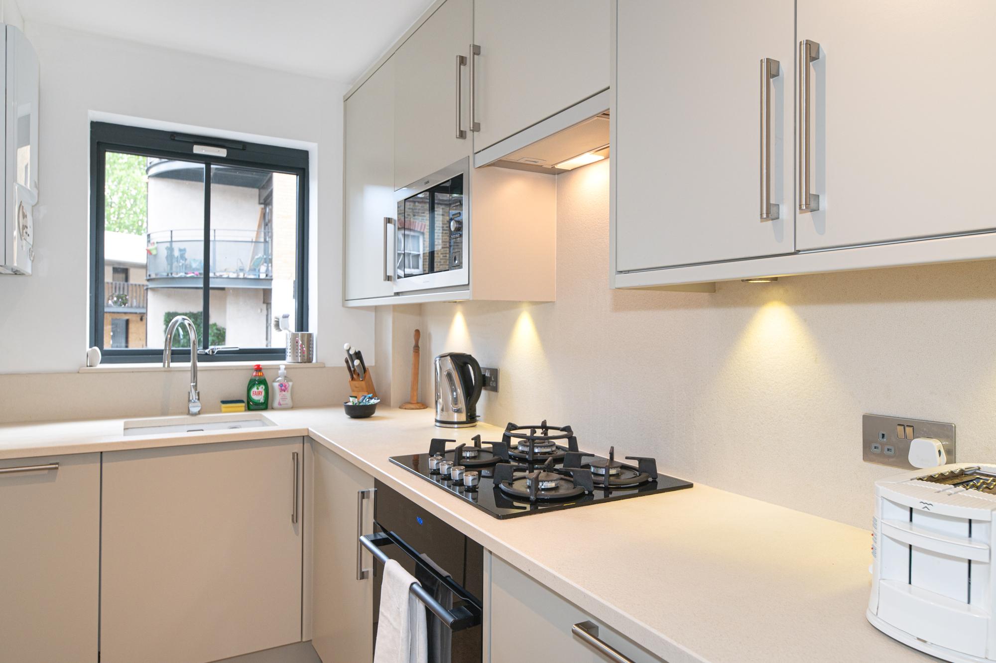 View Stylish Dockside Flat Near Tower Bridge - Pass the Keys in Flat 3A, 5 Wolseley Street SE1 2BP Stylish Dockside Flat Near Tower Bridge - Pass the Keys in Flat 3A, 5 Wolseley Street SE1 2BP - Property image 4 - VivreStays