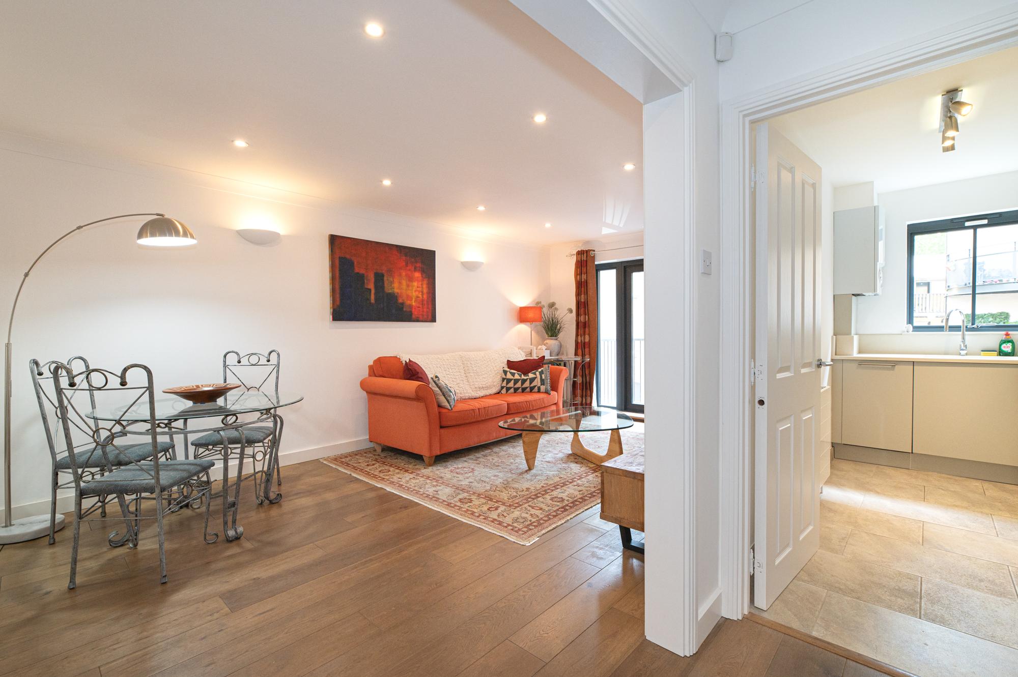 View Stylish Dockside Flat Near Tower Bridge - Pass the Keys in Flat 3A, 5 Wolseley Street SE1 2BP Stylish Dockside Flat Near Tower Bridge - Pass the Keys in Flat 3A, 5 Wolseley Street SE1 2BP - Property image 7 - VivreStays