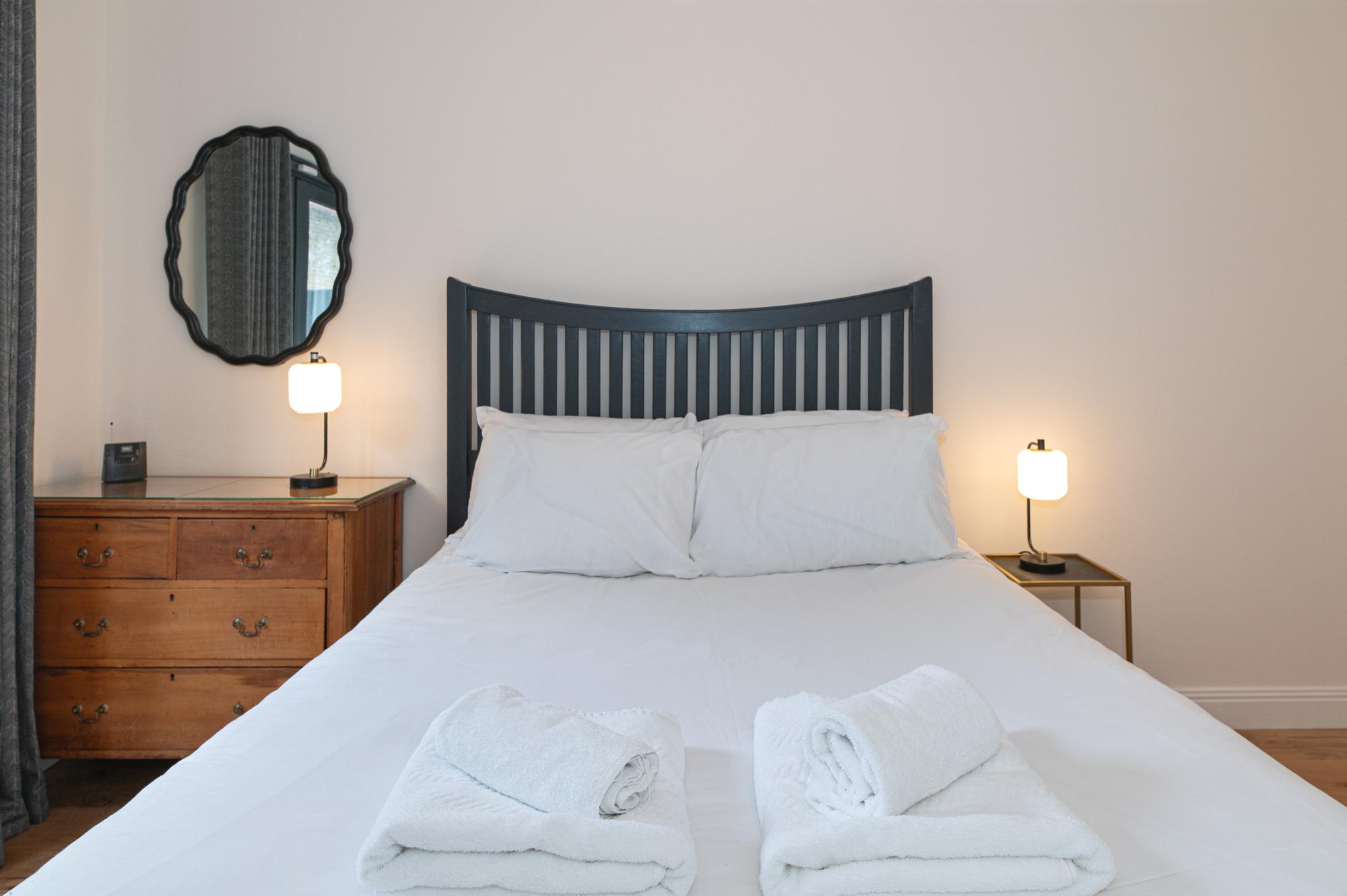 View Stylish Dockside Flat Near Tower Bridge - Pass the Keys in Flat 3A, 5 Wolseley Street SE1 2BP Stylish Dockside Flat Near Tower Bridge - Pass the Keys in Flat 3A, 5 Wolseley Street SE1 2BP - Property image 25 - VivreStays