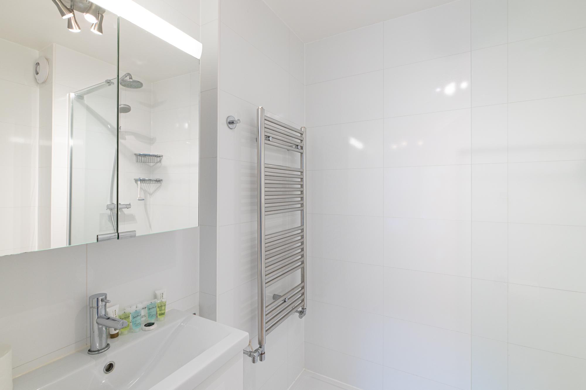 View Stylish Dockside Flat Near Tower Bridge - Pass the Keys in Flat 3A, 5 Wolseley Street SE1 2BP Stylish Dockside Flat Near Tower Bridge - Pass the Keys in Flat 3A, 5 Wolseley Street SE1 2BP - Property image 37 - VivreStays