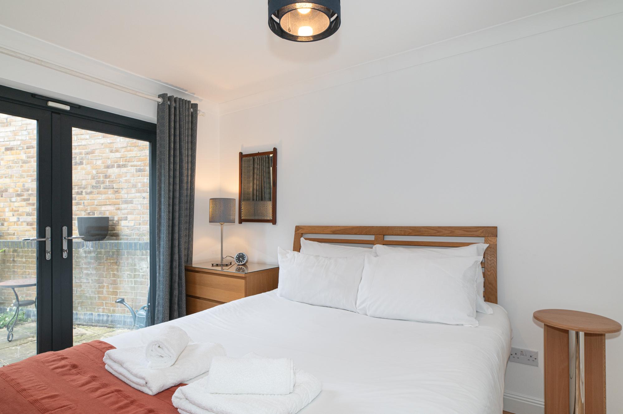View Stylish Dockside Flat Near Tower Bridge - Pass the Keys in Flat 3A, 5 Wolseley Street SE1 2BP Stylish Dockside Flat Near Tower Bridge - Pass the Keys in Flat 3A, 5 Wolseley Street SE1 2BP - Property image 22 - VivreStays
