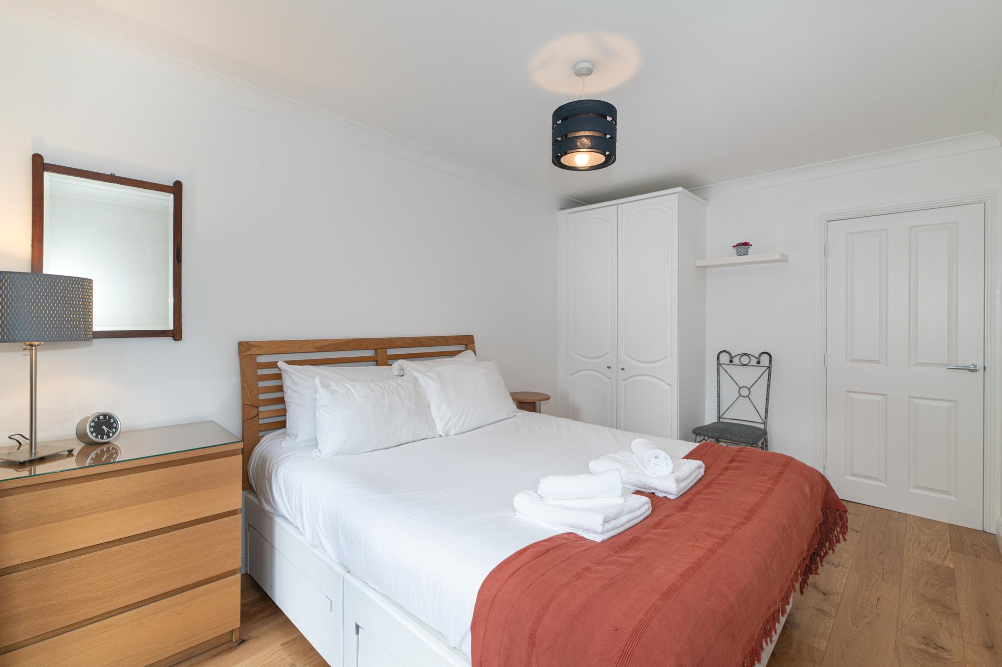 View Stylish Dockside Flat Near Tower Bridge - Pass the Keys in Flat 3A, 5 Wolseley Street SE1 2BP Stylish Dockside Flat Near Tower Bridge - Pass the Keys in Flat 3A, 5 Wolseley Street SE1 2BP - Property image 17 - VivreStays