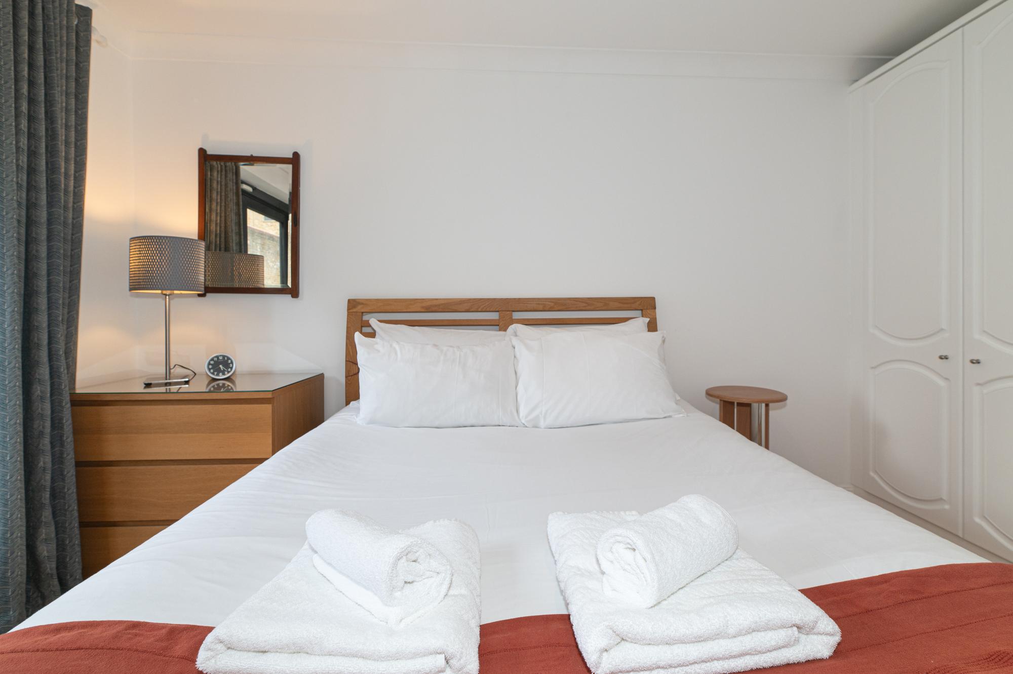 View Stylish Dockside Flat Near Tower Bridge - Pass the Keys in Flat 3A, 5 Wolseley Street SE1 2BP Stylish Dockside Flat Near Tower Bridge - Pass the Keys in Flat 3A, 5 Wolseley Street SE1 2BP - Property image 21 - VivreStays