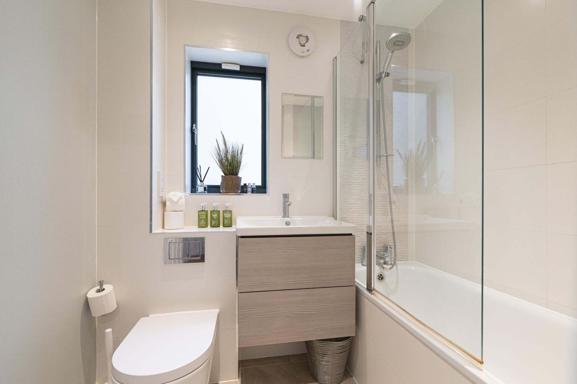 View Stylish Dockside Flat Near Tower Bridge - Pass the Keys in Flat 3A, 5 Wolseley Street SE1 2BP Stylish Dockside Flat Near Tower Bridge - Pass the Keys in Flat 3A, 5 Wolseley Street SE1 2BP - Property image 35 - VivreStays