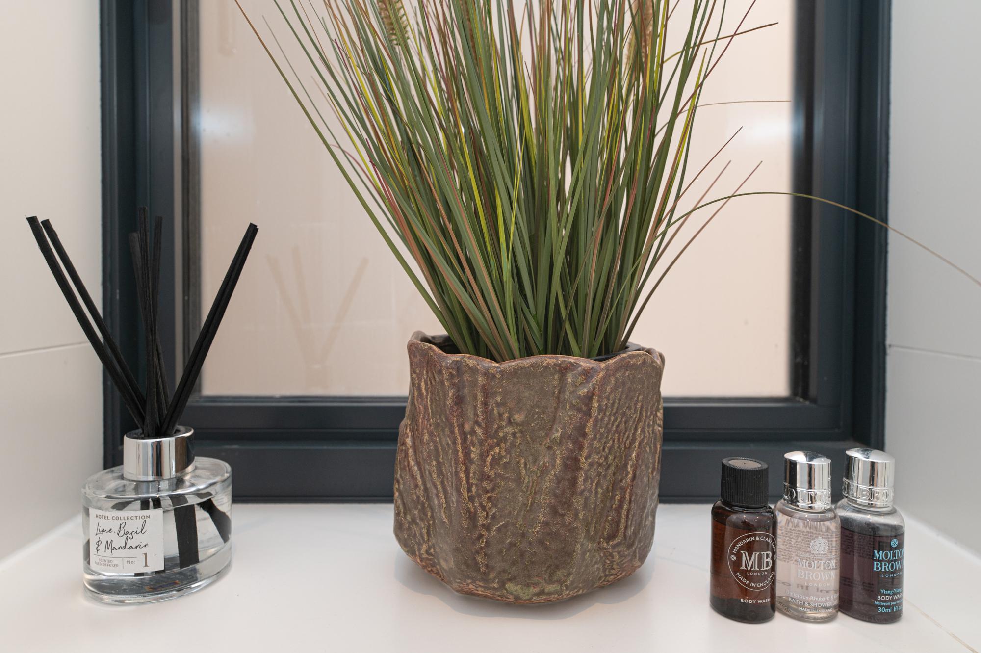 View Stylish Dockside Flat Near Tower Bridge - Pass the Keys in Flat 3A, 5 Wolseley Street SE1 2BP Stylish Dockside Flat Near Tower Bridge - Pass the Keys in Flat 3A, 5 Wolseley Street SE1 2BP - Property image 39 - VivreStays