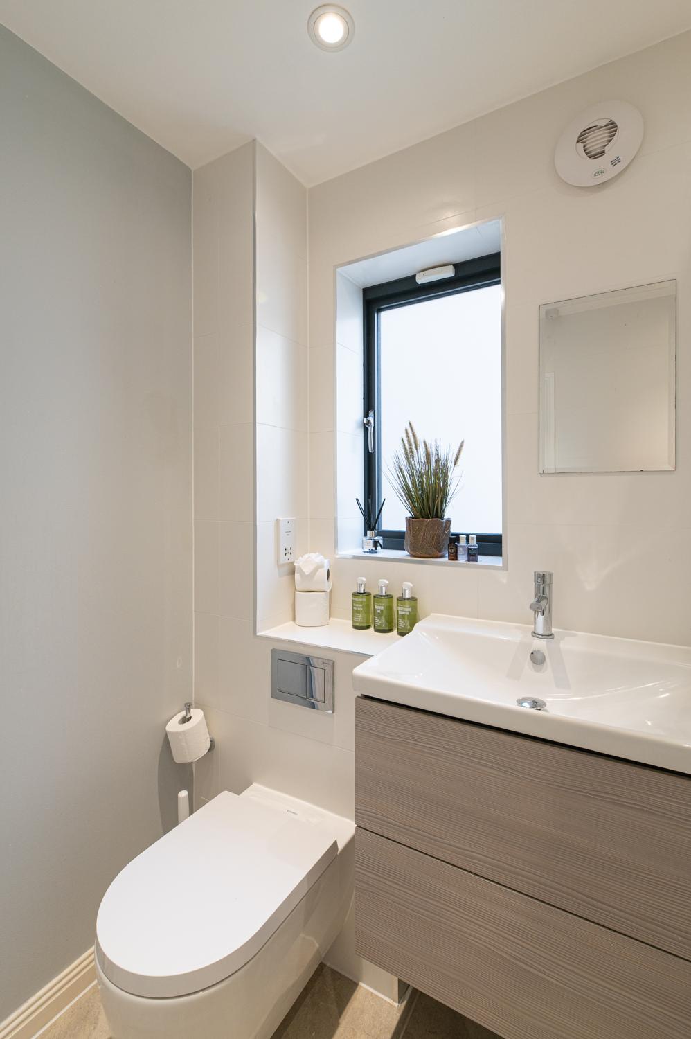 View Stylish Dockside Flat Near Tower Bridge - Pass the Keys in Flat 3A, 5 Wolseley Street SE1 2BP Stylish Dockside Flat Near Tower Bridge - Pass the Keys in Flat 3A, 5 Wolseley Street SE1 2BP - Property image 31 - VivreStays