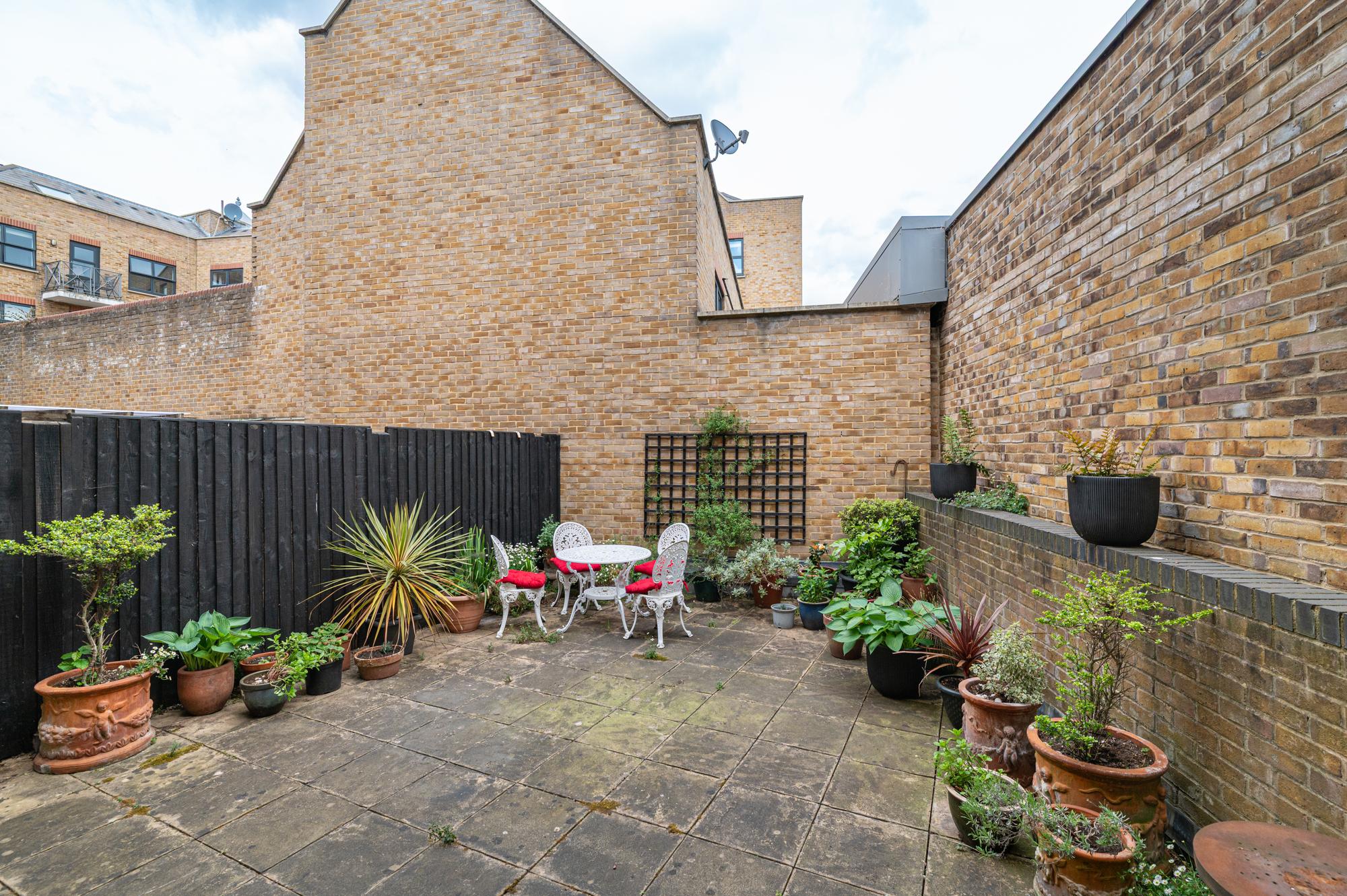 View Stylish Dockside Flat Near Tower Bridge - Pass the Keys in Flat 3A, 5 Wolseley Street SE1 2BP Stylish Dockside Flat Near Tower Bridge - Pass the Keys in Flat 3A, 5 Wolseley Street SE1 2BP - Property image 44 - VivreStays