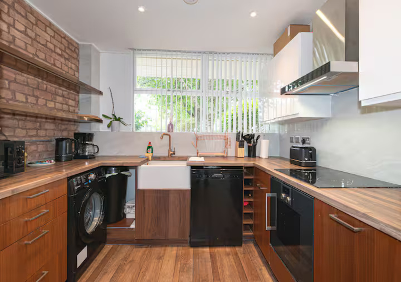Stylish Central London Flat with Garden - Pass the Keys in 10 Erskine House, SW1V 3DR - Property image 4 - VivreStays