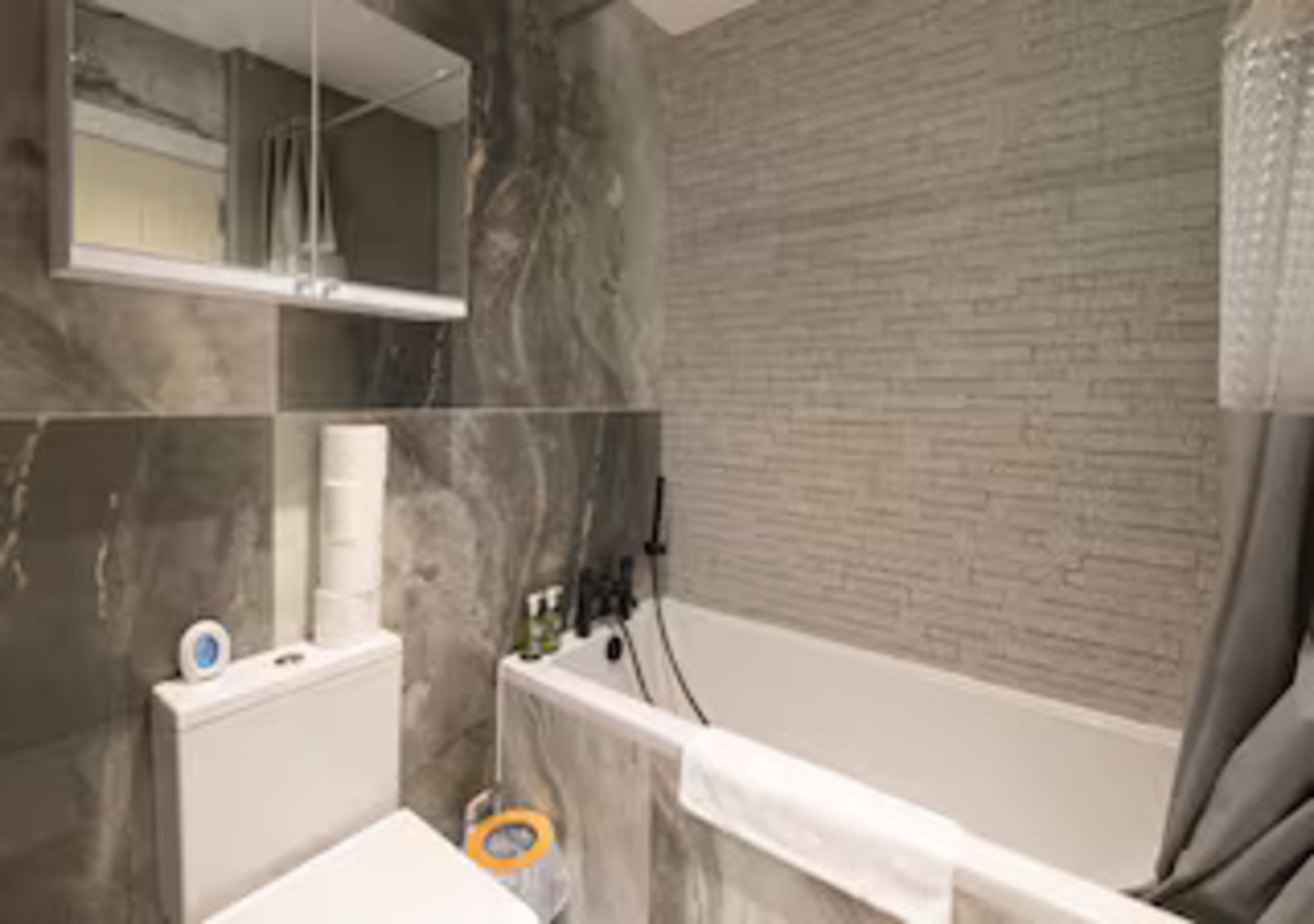 Stylish Central London Flat with Garden - Pass the Keys in 10 Erskine House, SW1V 3DR - Property image 6 - VivreStays