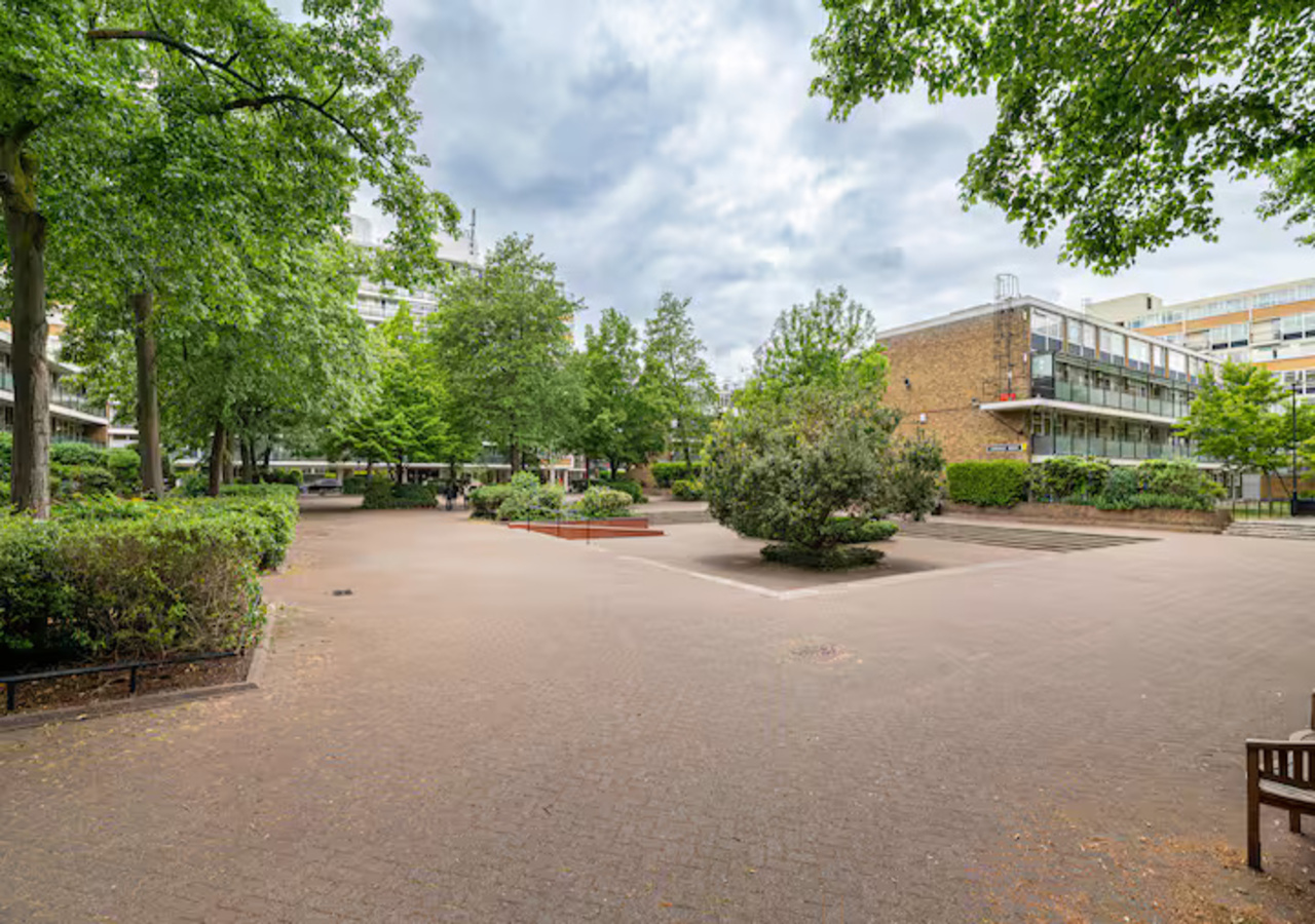 Stylish Central London Flat with Garden - Pass the Keys in 10 Erskine House, SW1V 3DR - Property image 9 - VivreStays