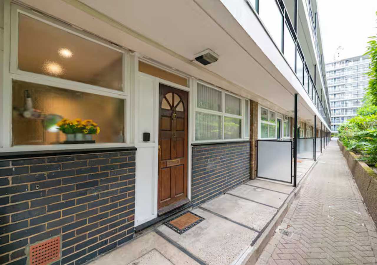 Stylish Central London Flat with Garden - Pass the Keys in 10 Erskine House, SW1V 3DR - Property image 14 - VivreStays